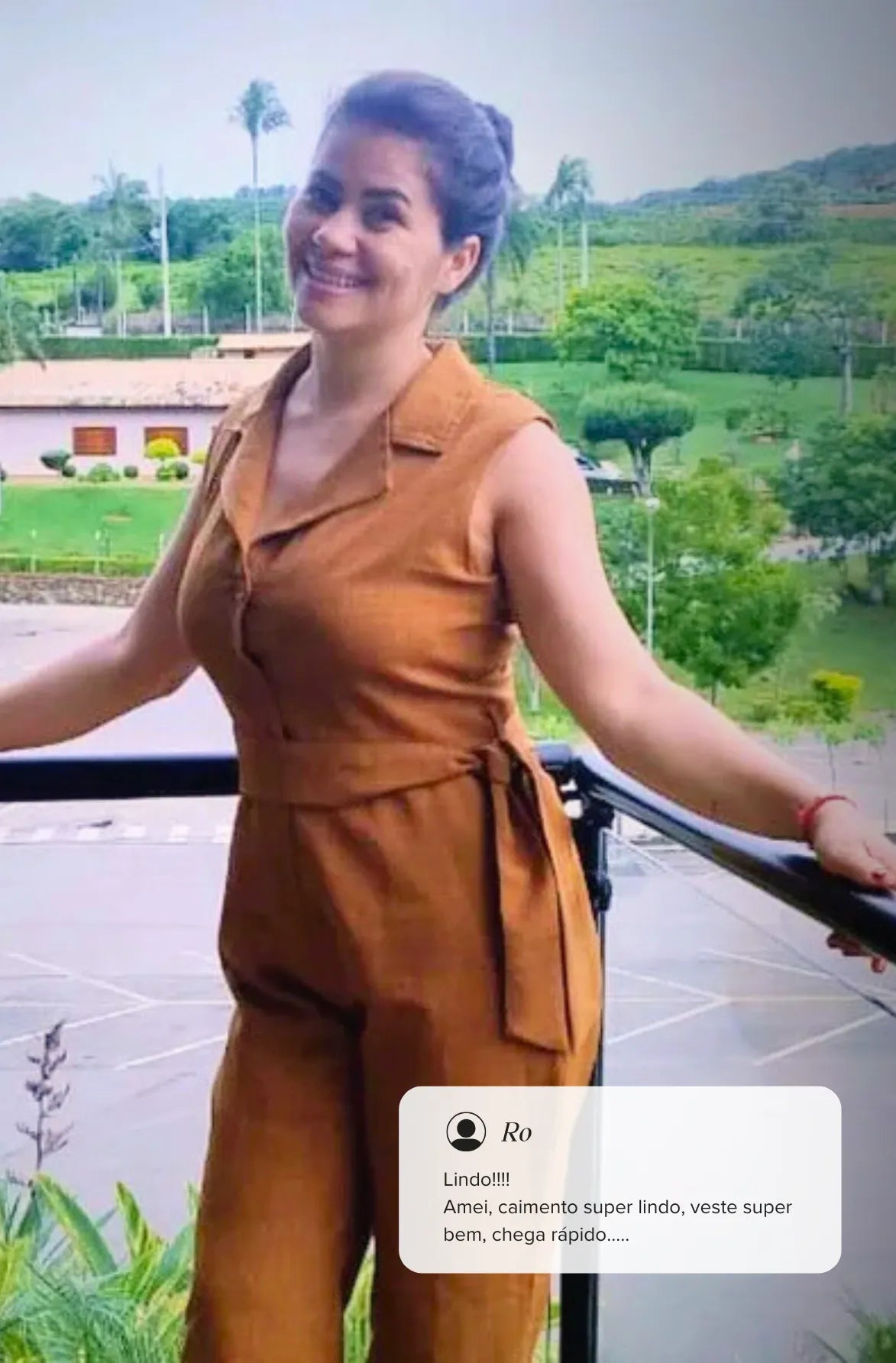 Macacão Pantalona Detalhe Botões Anita Caramelo