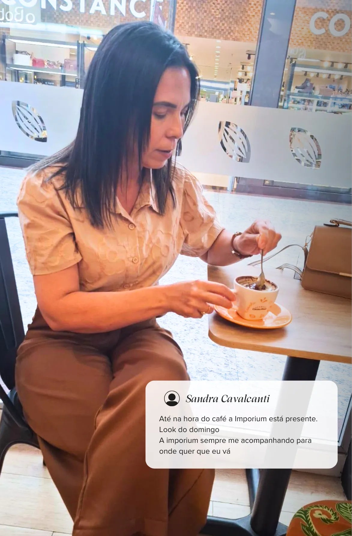 Camisa Manga Curta Detalhe Bordado Ângela Bege