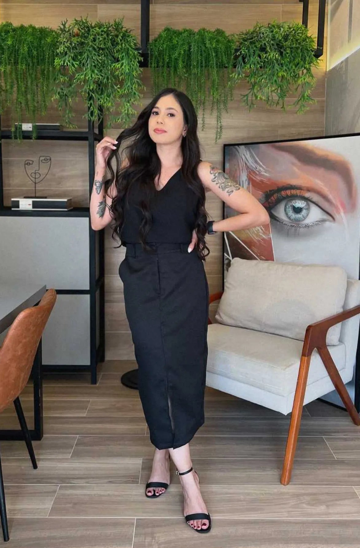 Blusa Regata Lisa Decote "V" Sabrina Preta