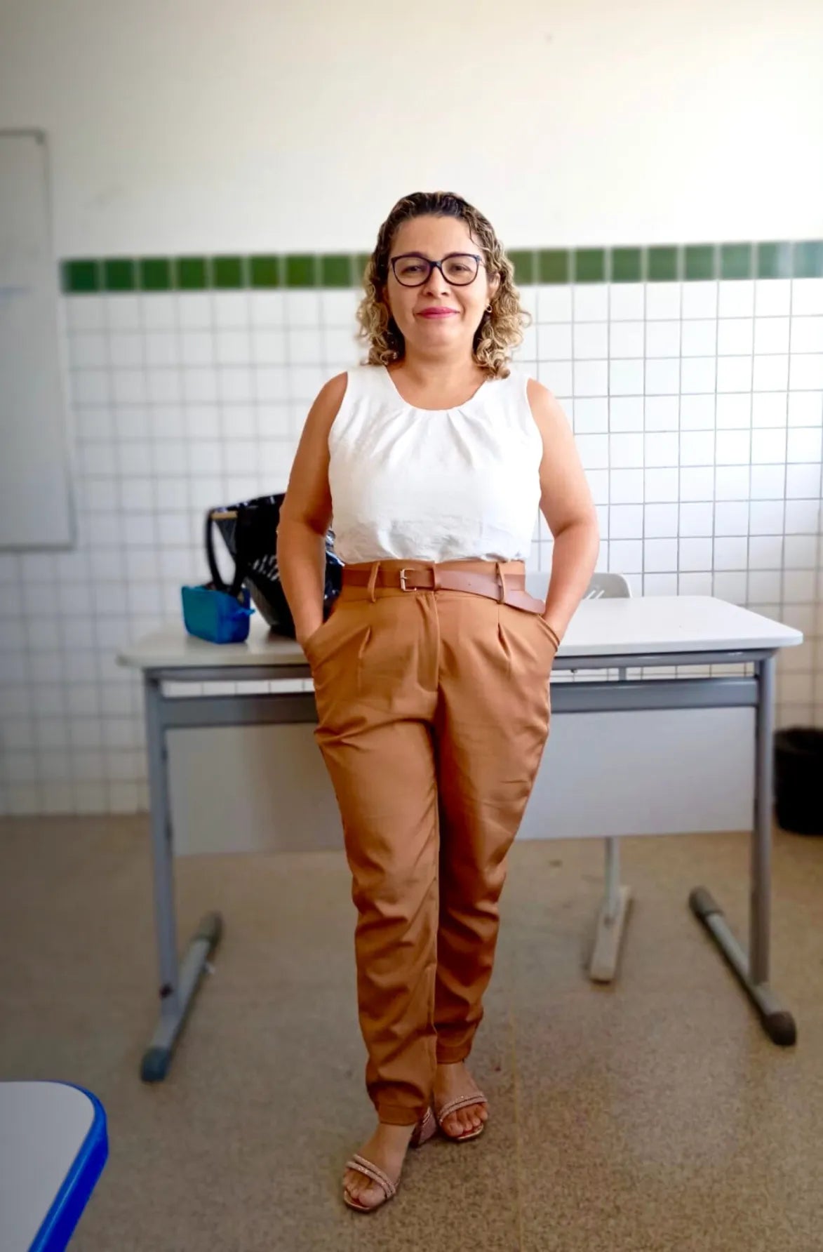 Calça Cinto Encapado Cenoura Marrom