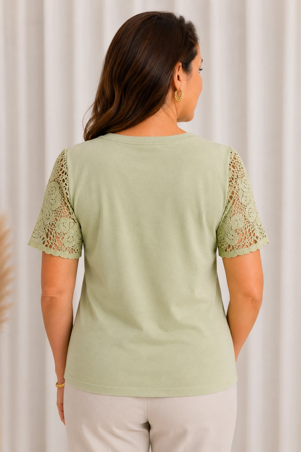 Blusa Confortável com Manga em Crochê Gisele Verde