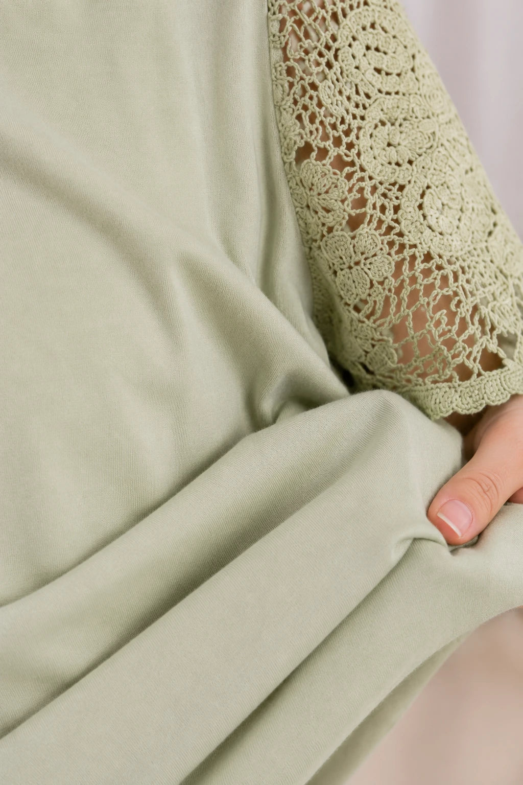 Blusa Confortável com Manga em Crochê Gisele Verde