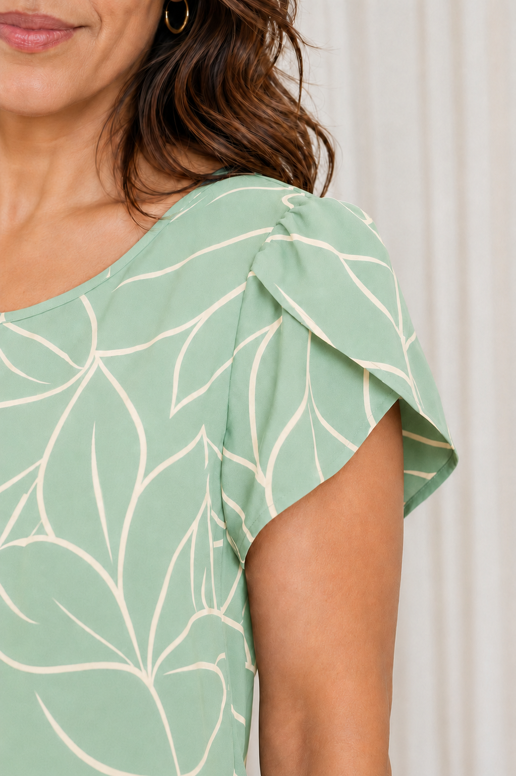 Blusa Estampada com Manga Transpassada Suelen Verde