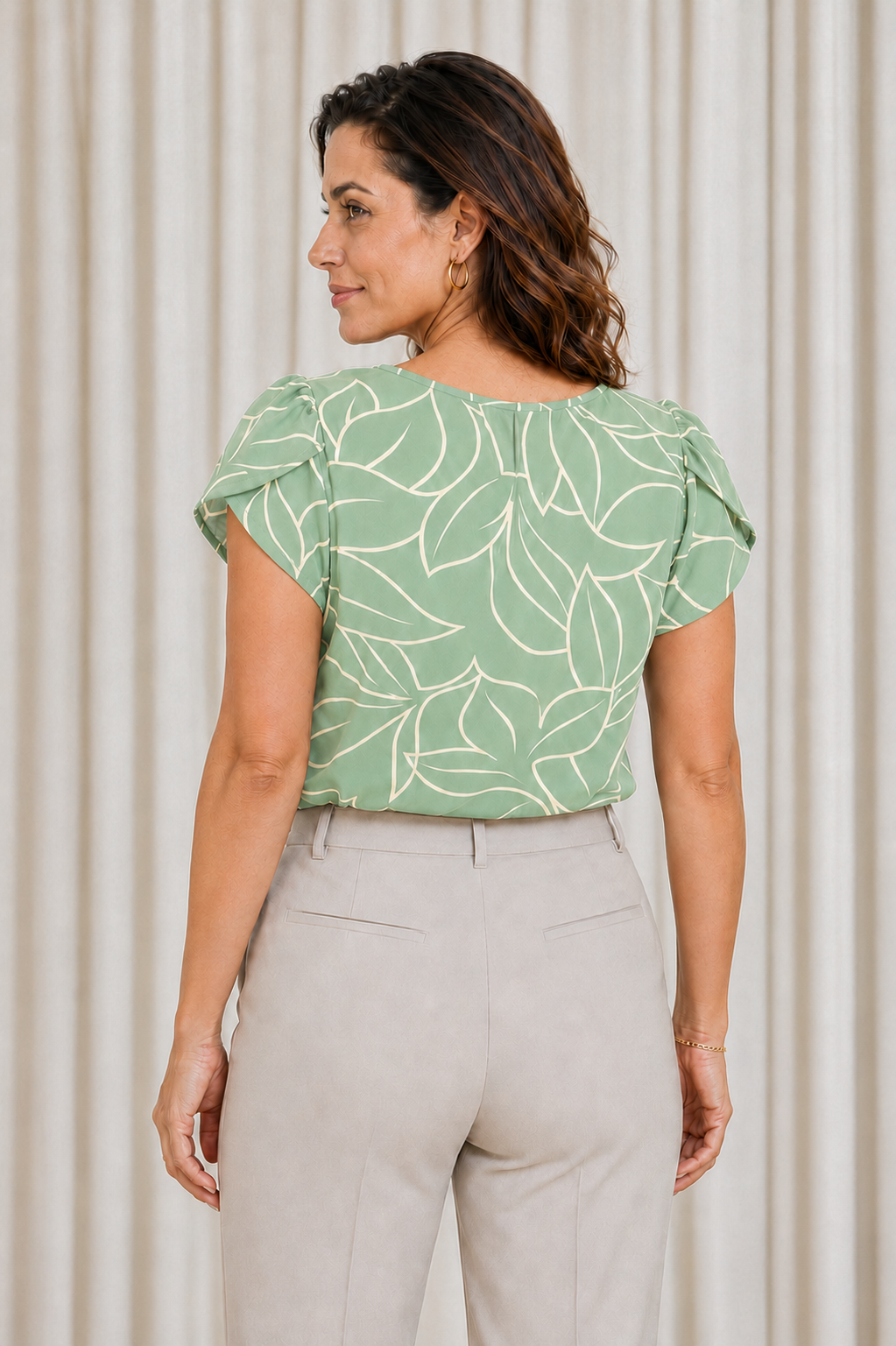 Blusa Estampada com Manga Transpassada Suelen Verde