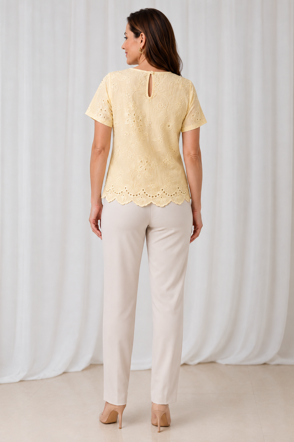 Blusa em Laise Fresca e Delicada Celine Bege