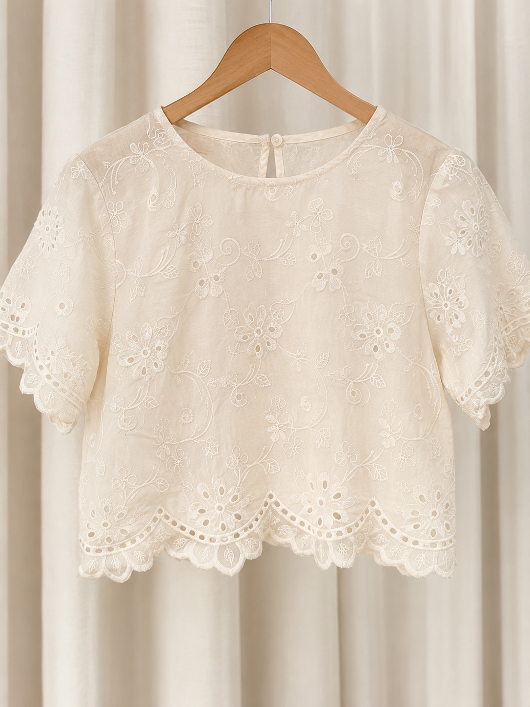 Blusa em Laise Fresca e Delicada Celine Creme