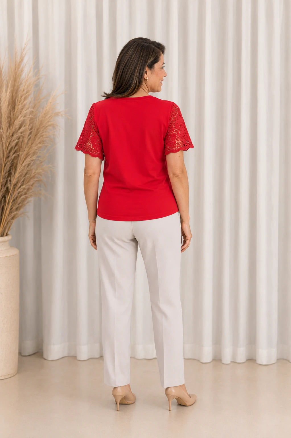 Blusa Confortável com Manga em Crochê Gisele Vermelha