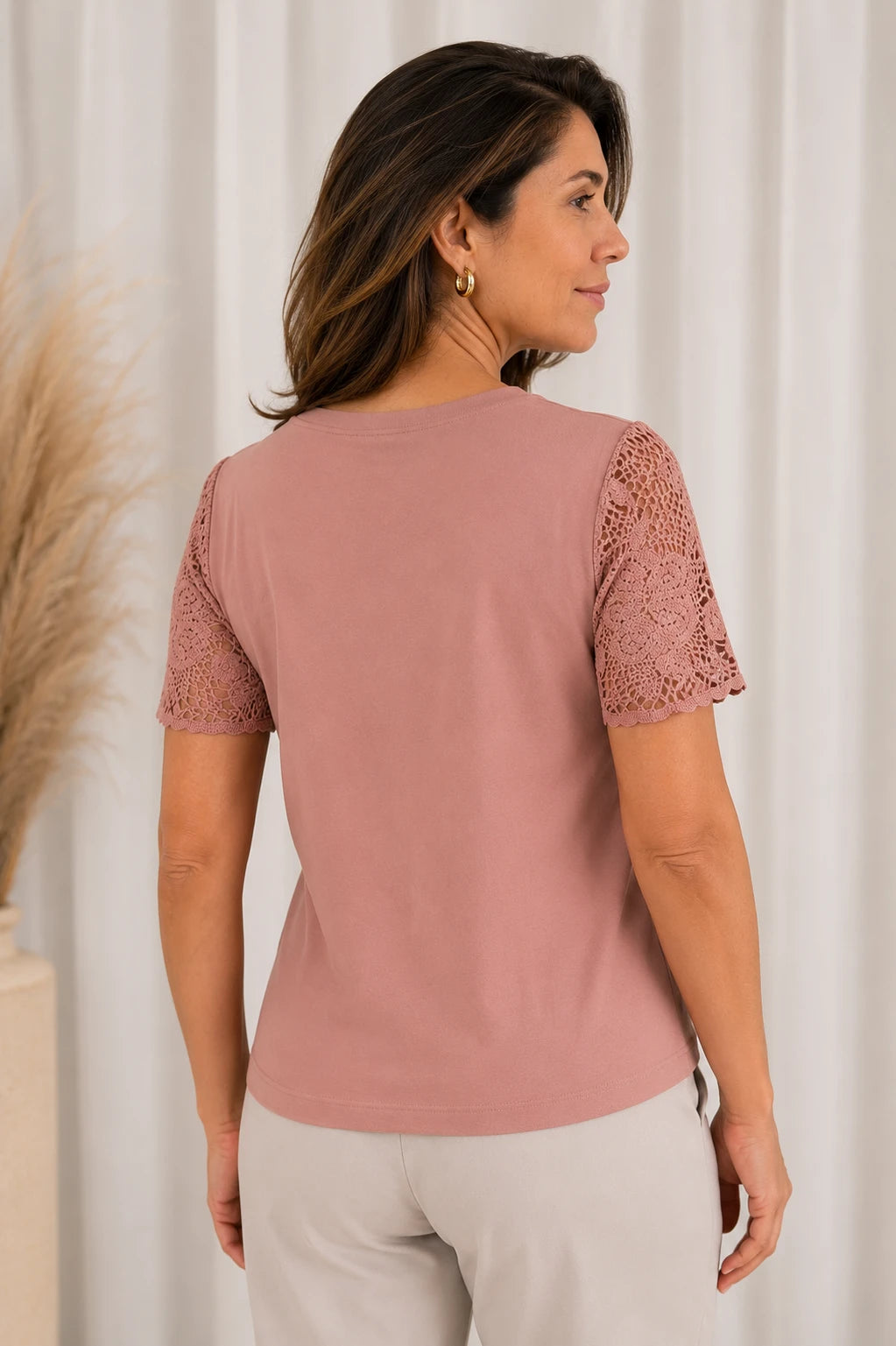 Blusa Confortável com Manga em Crochê Gisele Rosê