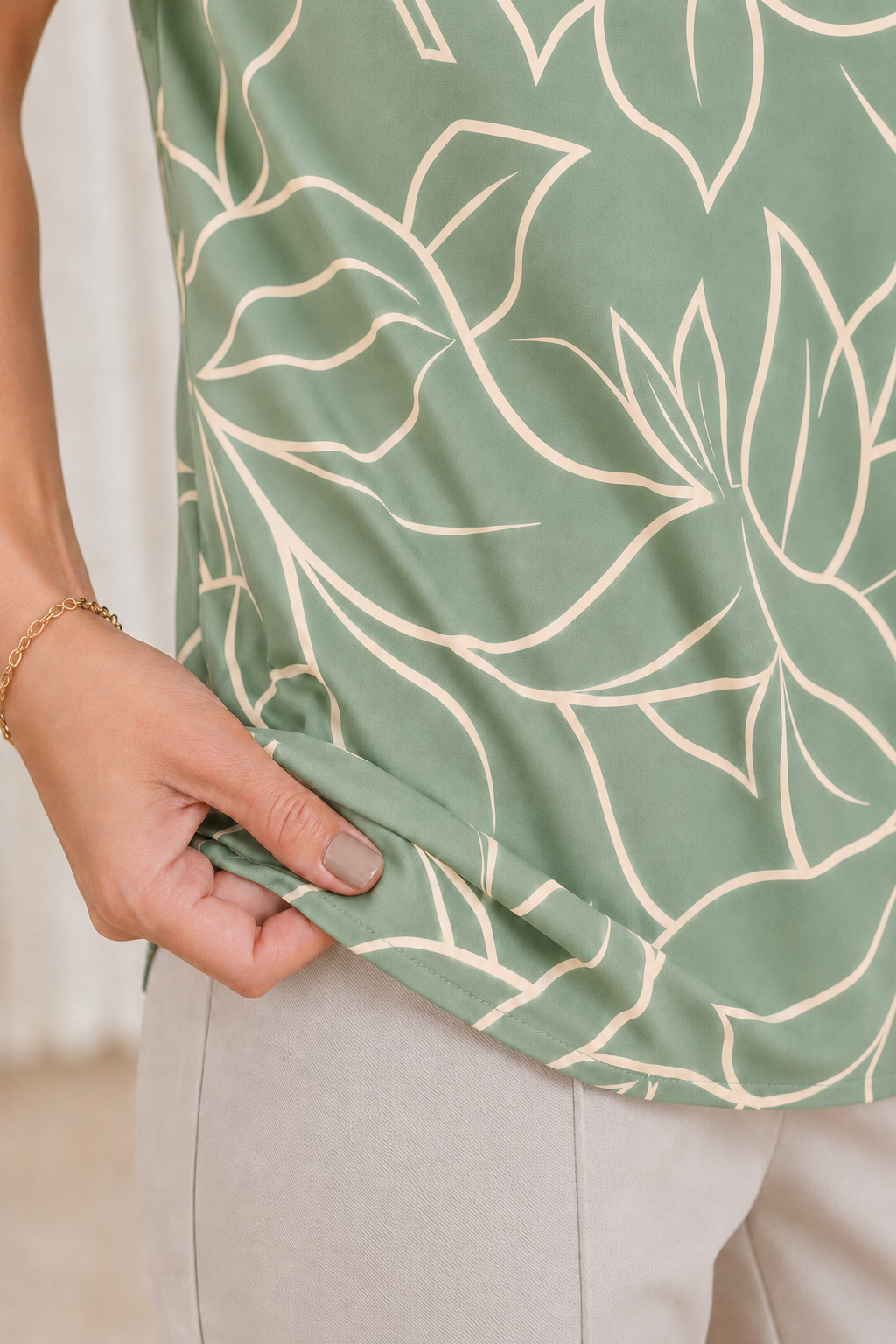 Blusa Estampada com Manga Transpassada Suelen Verde