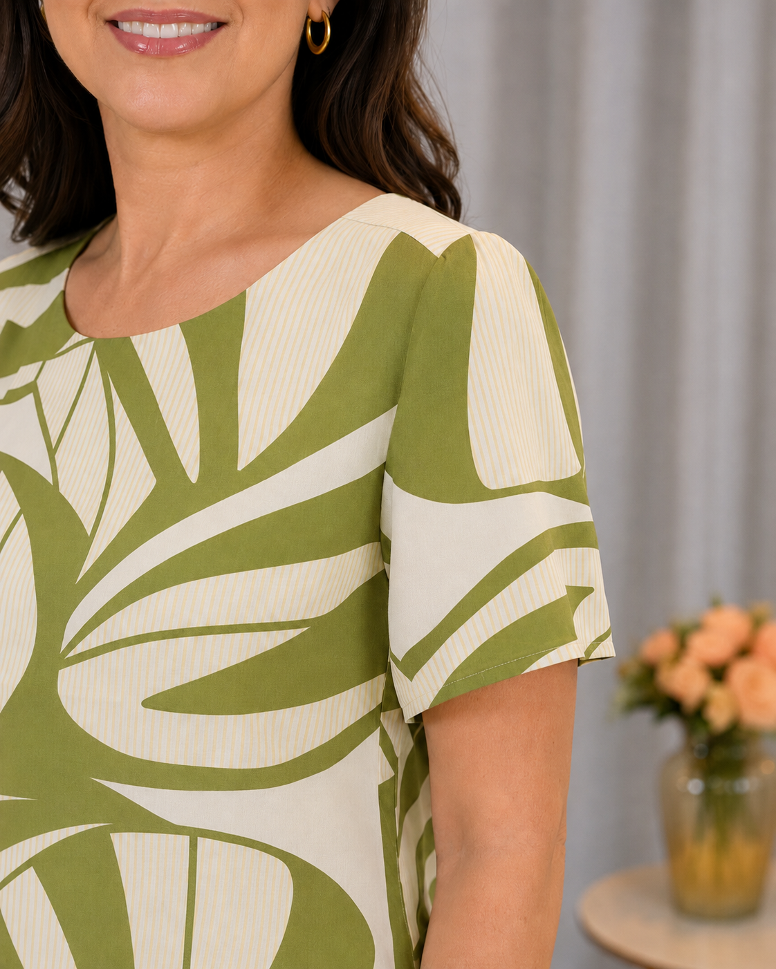 Blusa Resistente com Pregas Delicadas Savana Verde