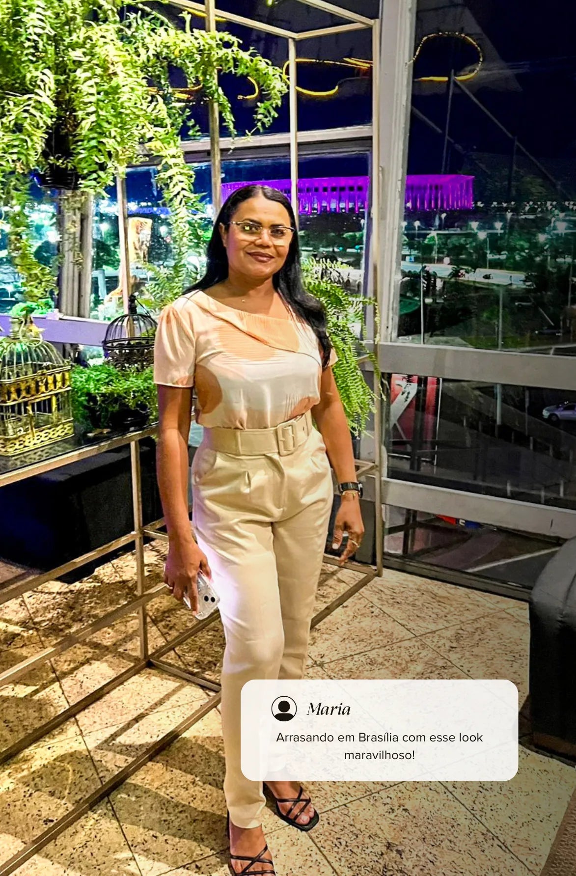 Blusa Manga Curta Tendência Crepe Detalhe Colo Glória Pires Estampada Bege