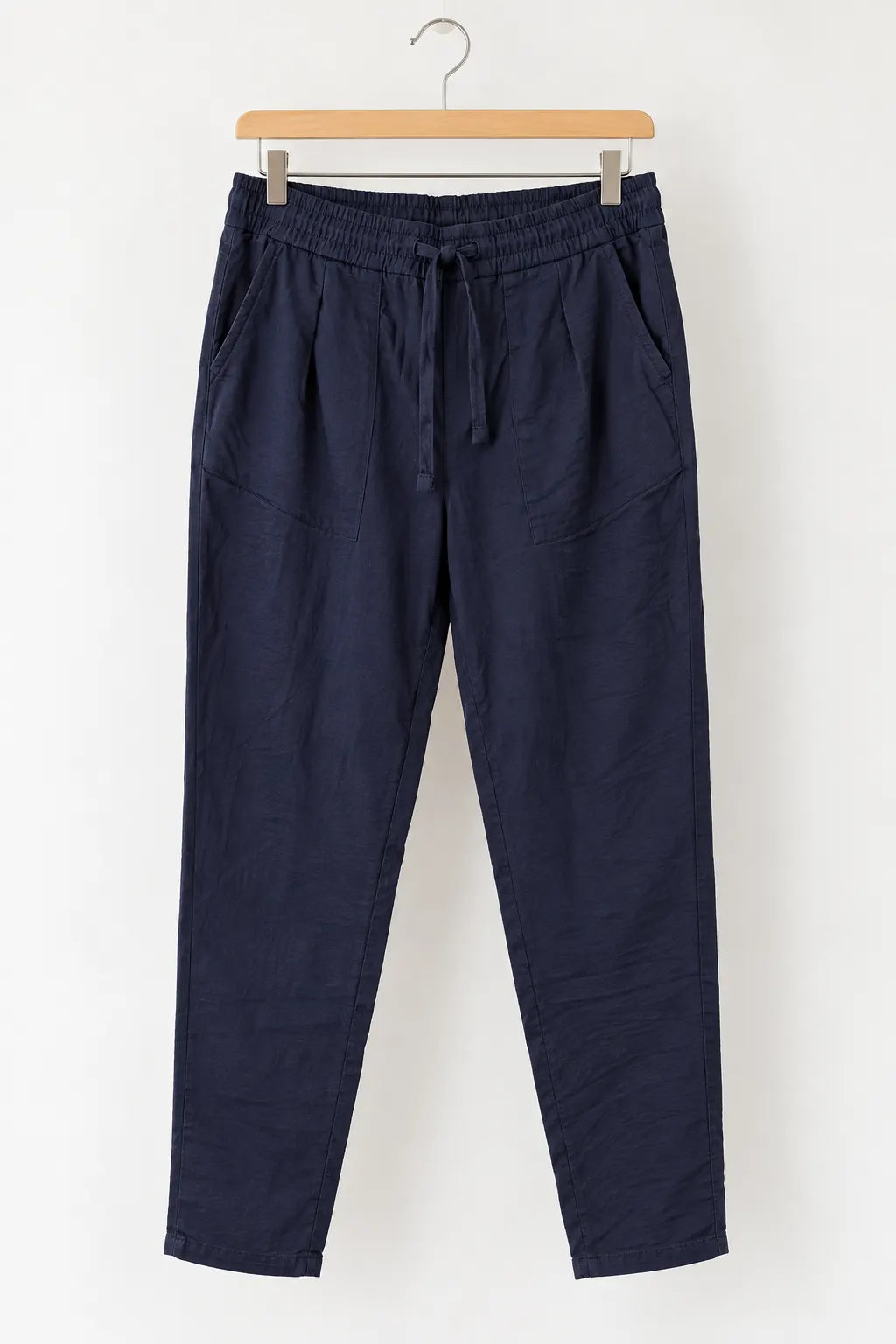 Calça em Algodão Rústico com Bolsos Traseiros Elvira Azul Marinho