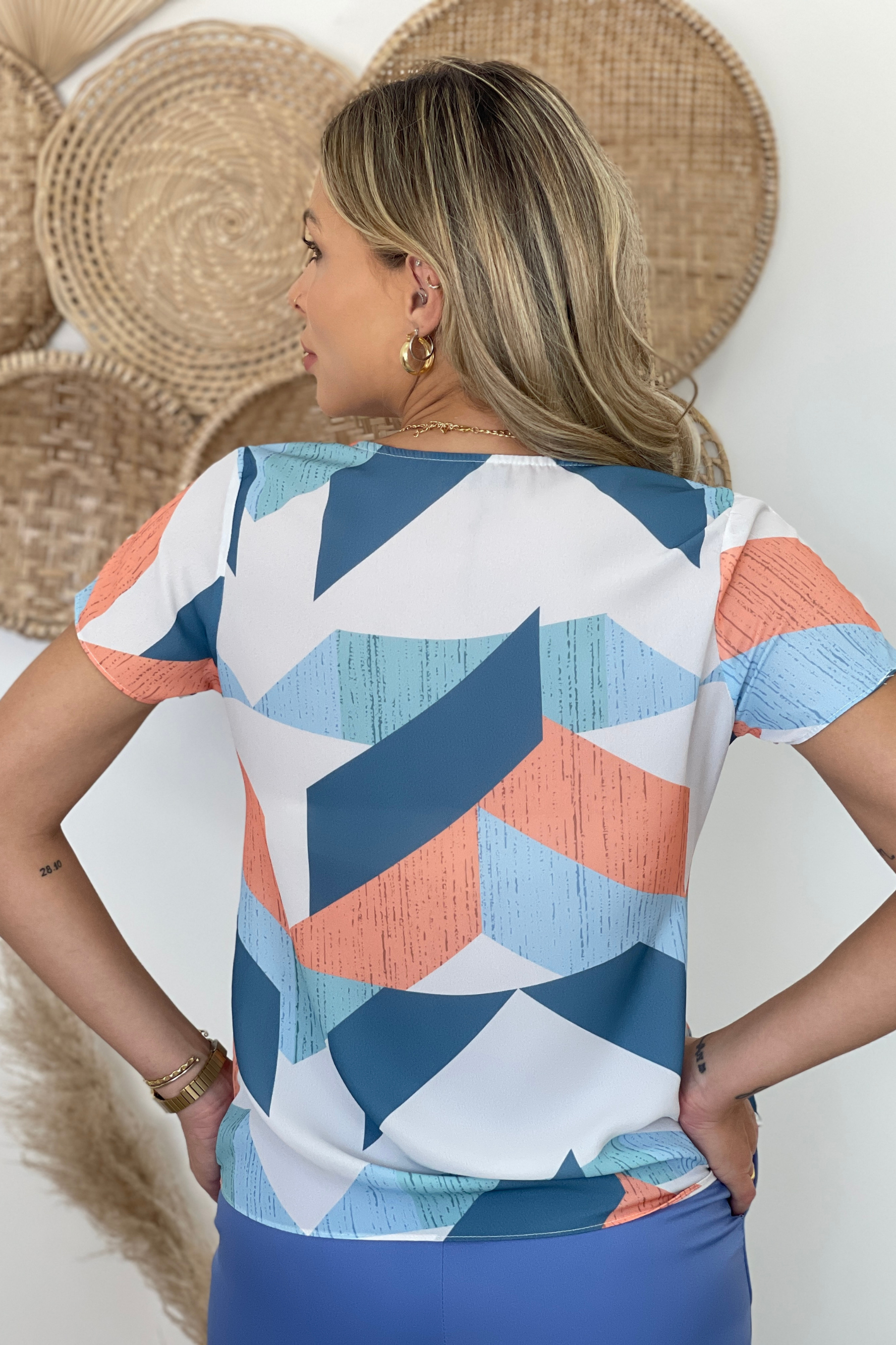 Blusa Manga Curta Estampa Geométrica Giulia Azul