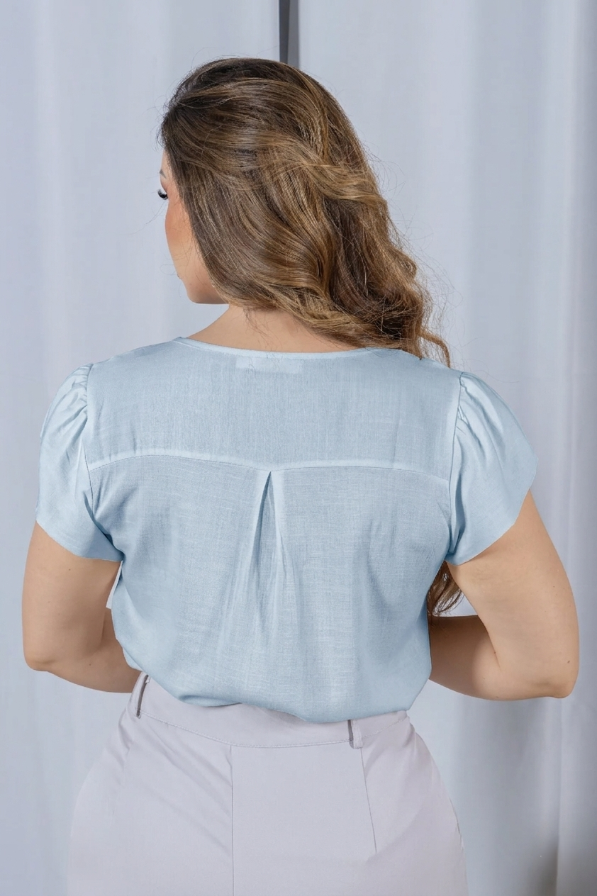 Blusa Manga Curta Decote V em Visco Linen com Gola Detalhada Iris Azul