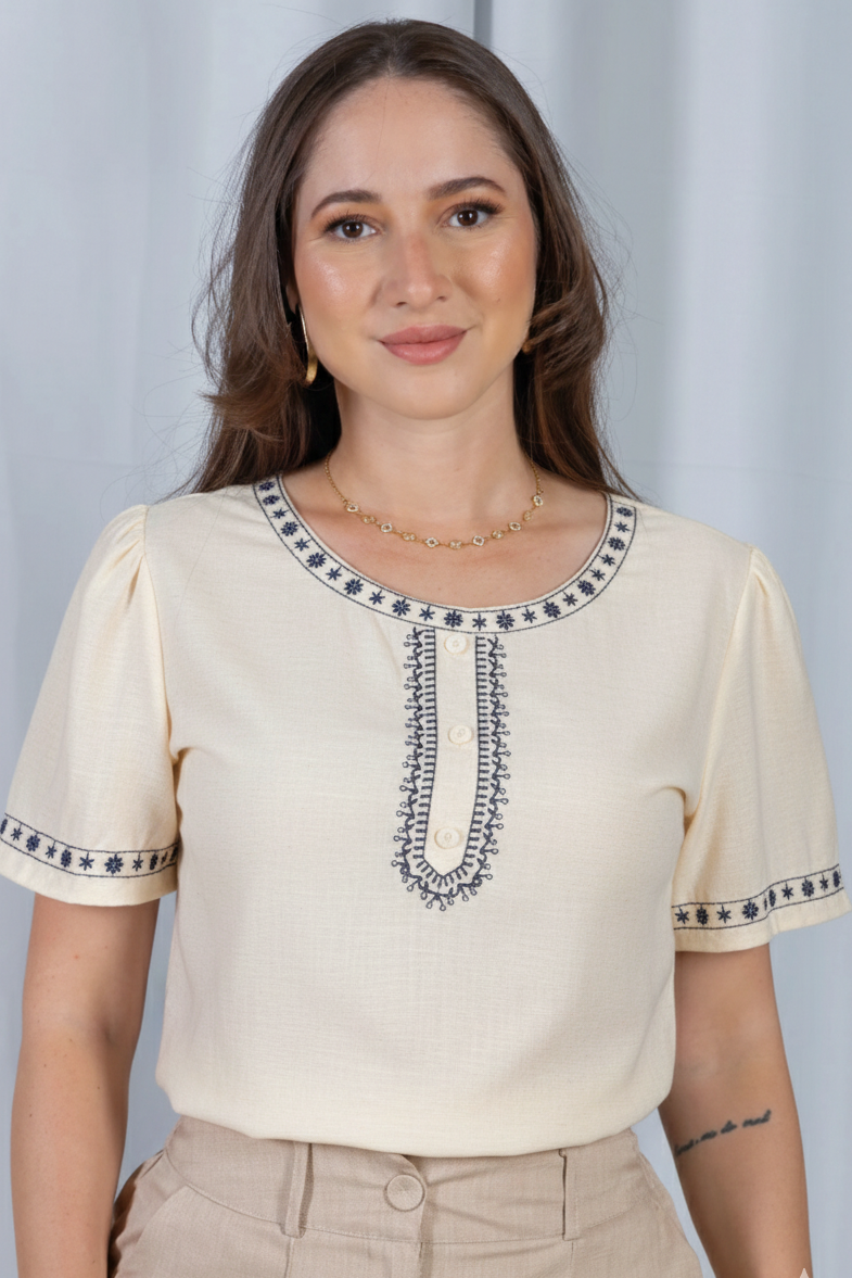 Blusa Manga Curta com Detalhes Bordados Colo Visco Fine Leia Creme