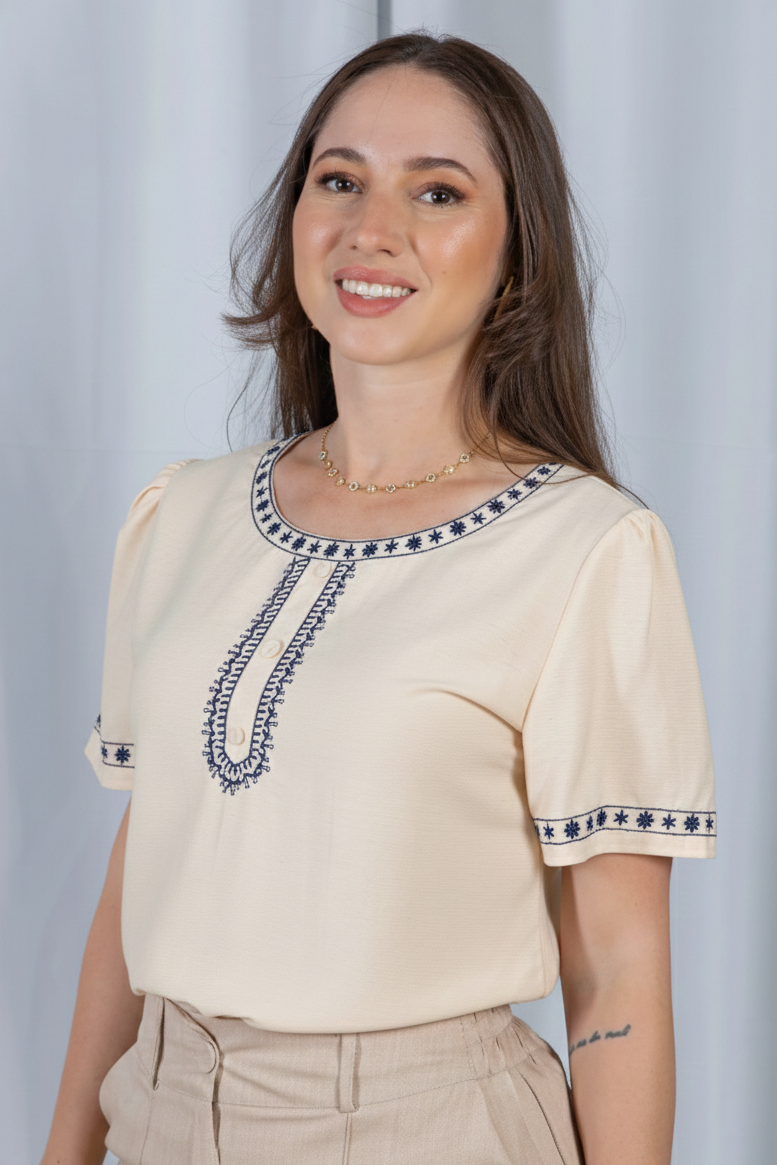 Blusa Manga Curta com Detalhes Bordados Colo Visco Fine Leia Creme