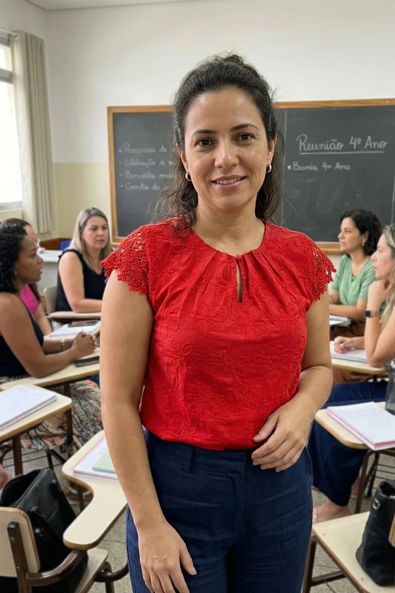 Blusa Manga Curta em Laise com Detalhe em Renda Manuela Vermelha