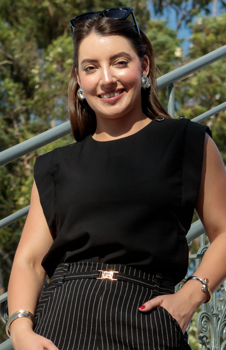 Blusa Regata Detalhe Botão Ombro Miriam Preta