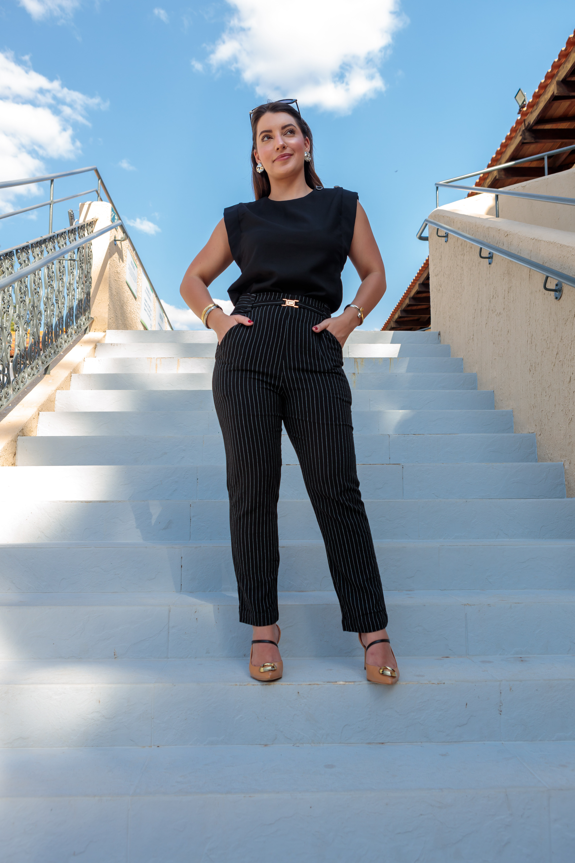 Blusa Regata Detalhe Botão Ombro Miriam Preta