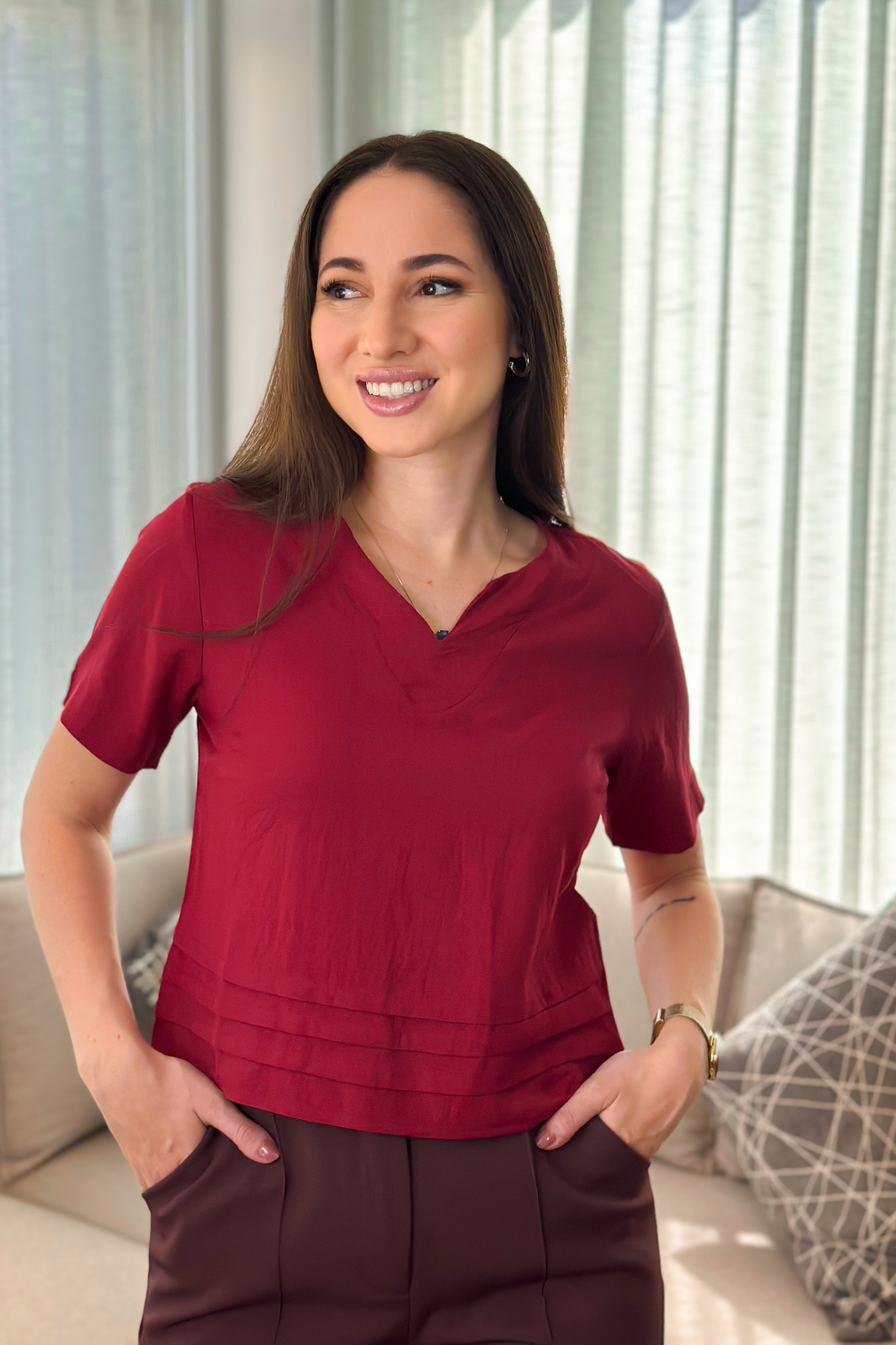 Blusa Manga Curta Em Visco Soft Decote "V" Raissa Bordô