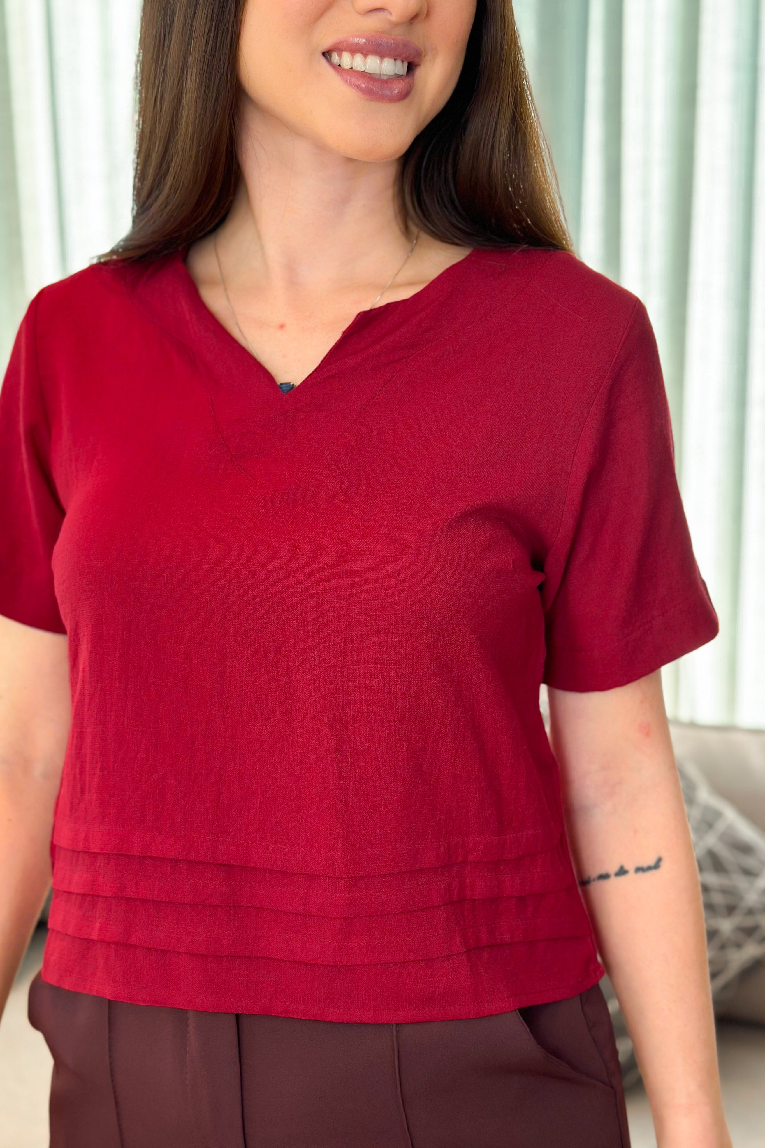 Blusa Manga Curta Em Visco Soft Decote "V" Raissa Bordô