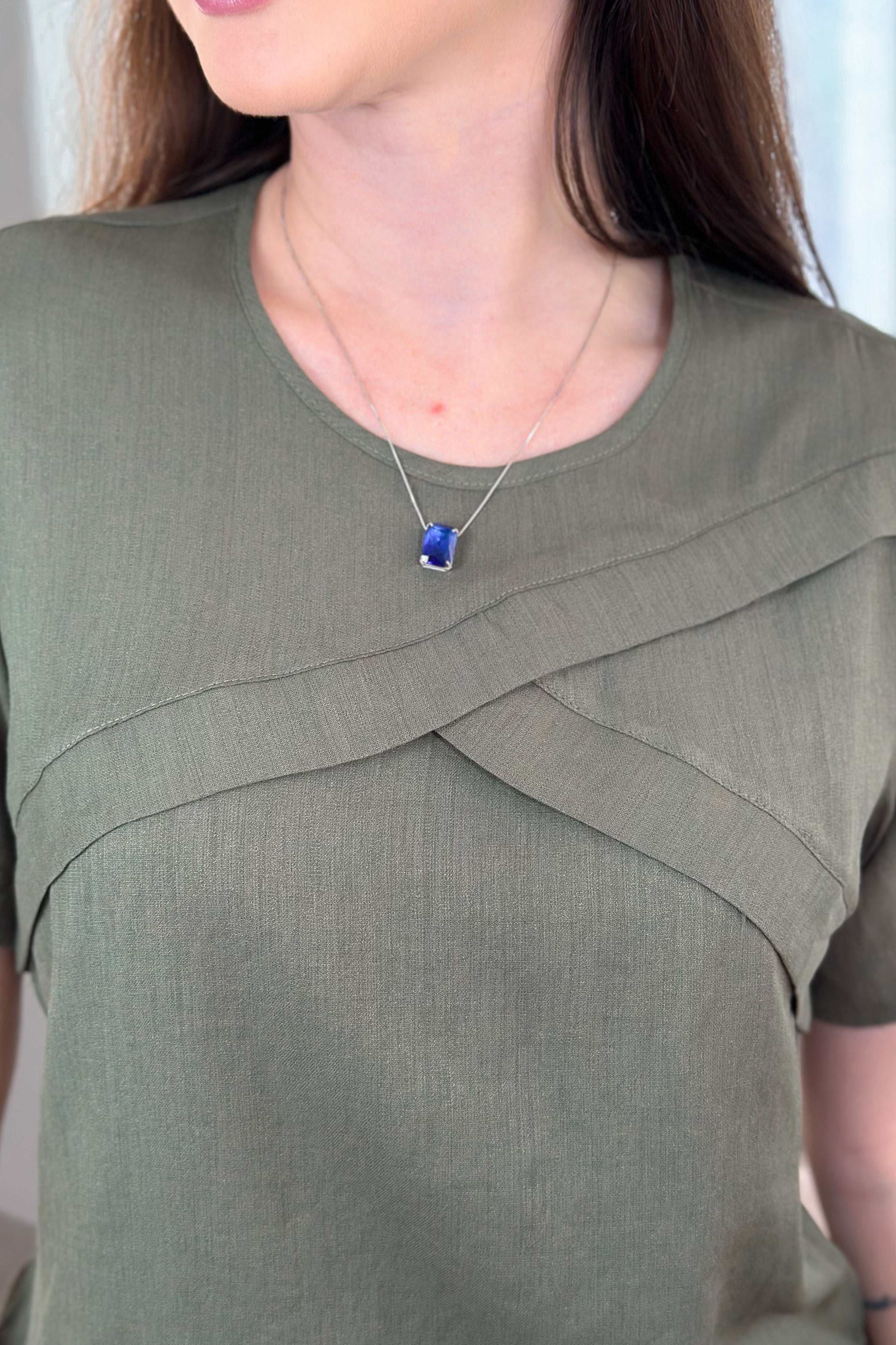 Blusa Manga Curta Detalhe Assimétrico Catarina Verde Militar