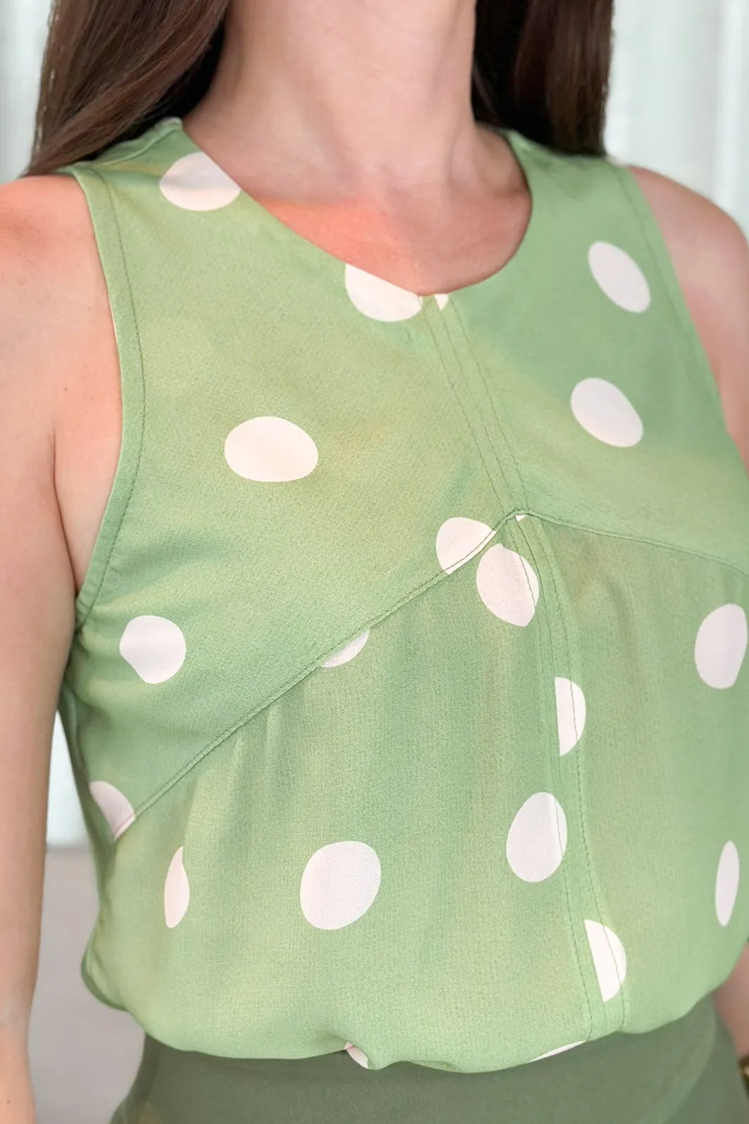 Blusa Regata Marcia Verde Estampada Poá Branca