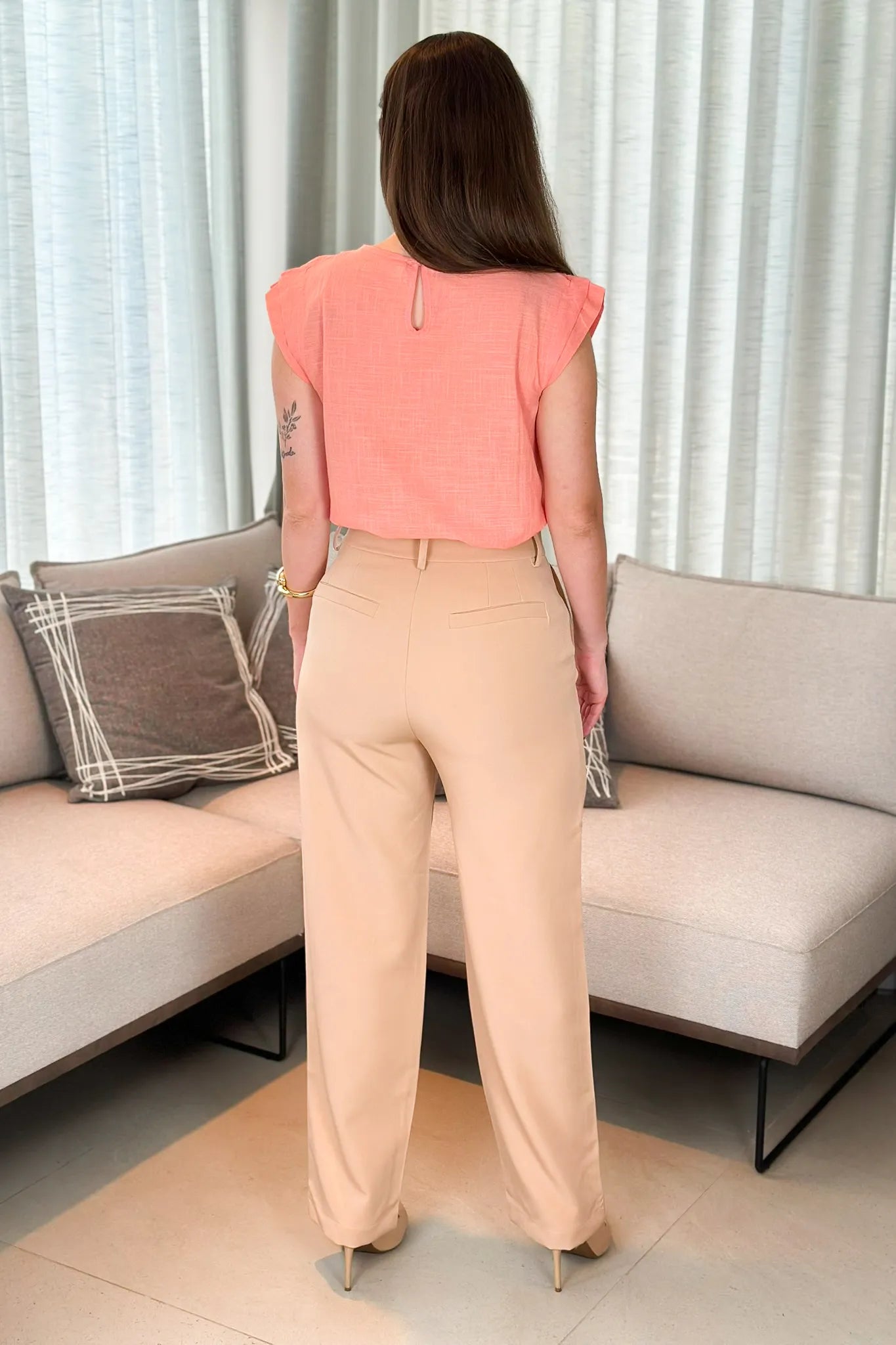 Calça Crepe Alfaiataria Corte Reto Cecilia Bege