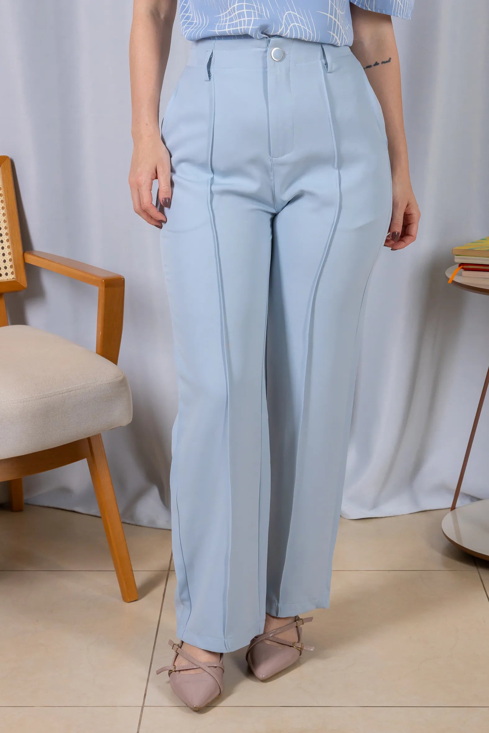 Calça Pantalona Alfaiataria Botão Encapado Margareth Azul