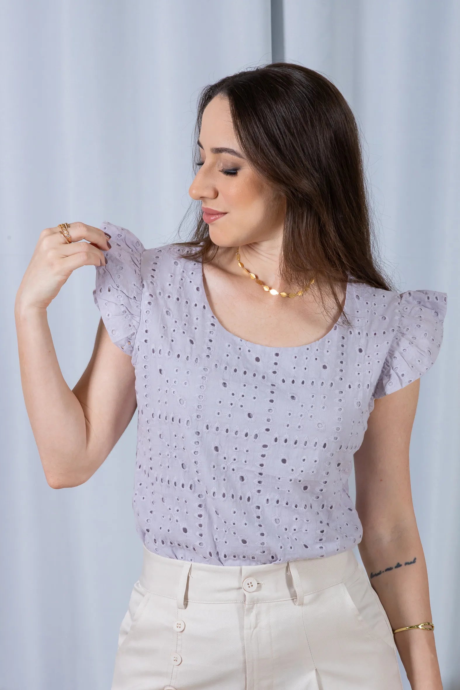 Regata Babados Cotton Em Laise Gabriela Cinza Azulado