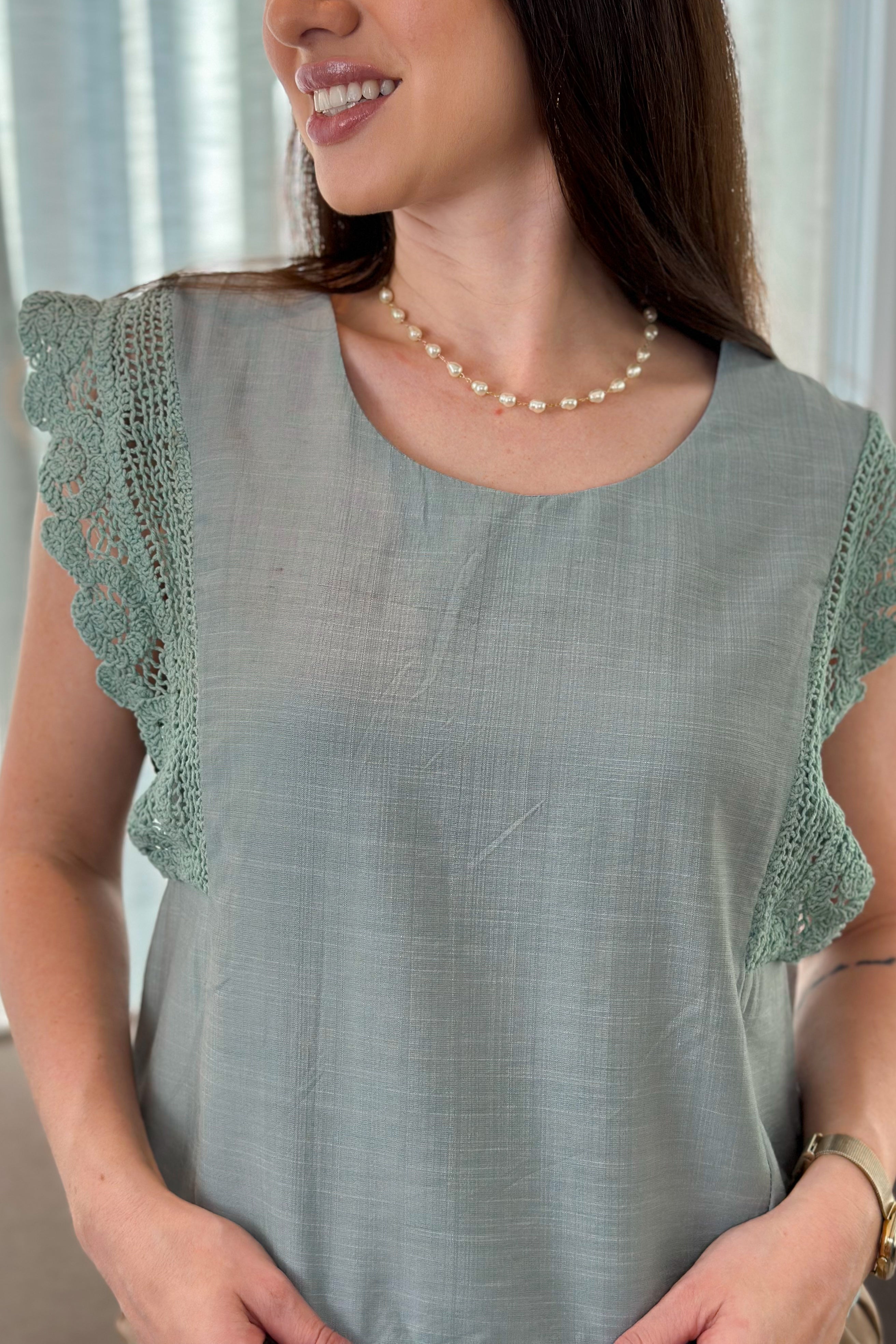 Blusa Max Cropedd Visco Natural Detalhe Manga Bordada Regina Verde