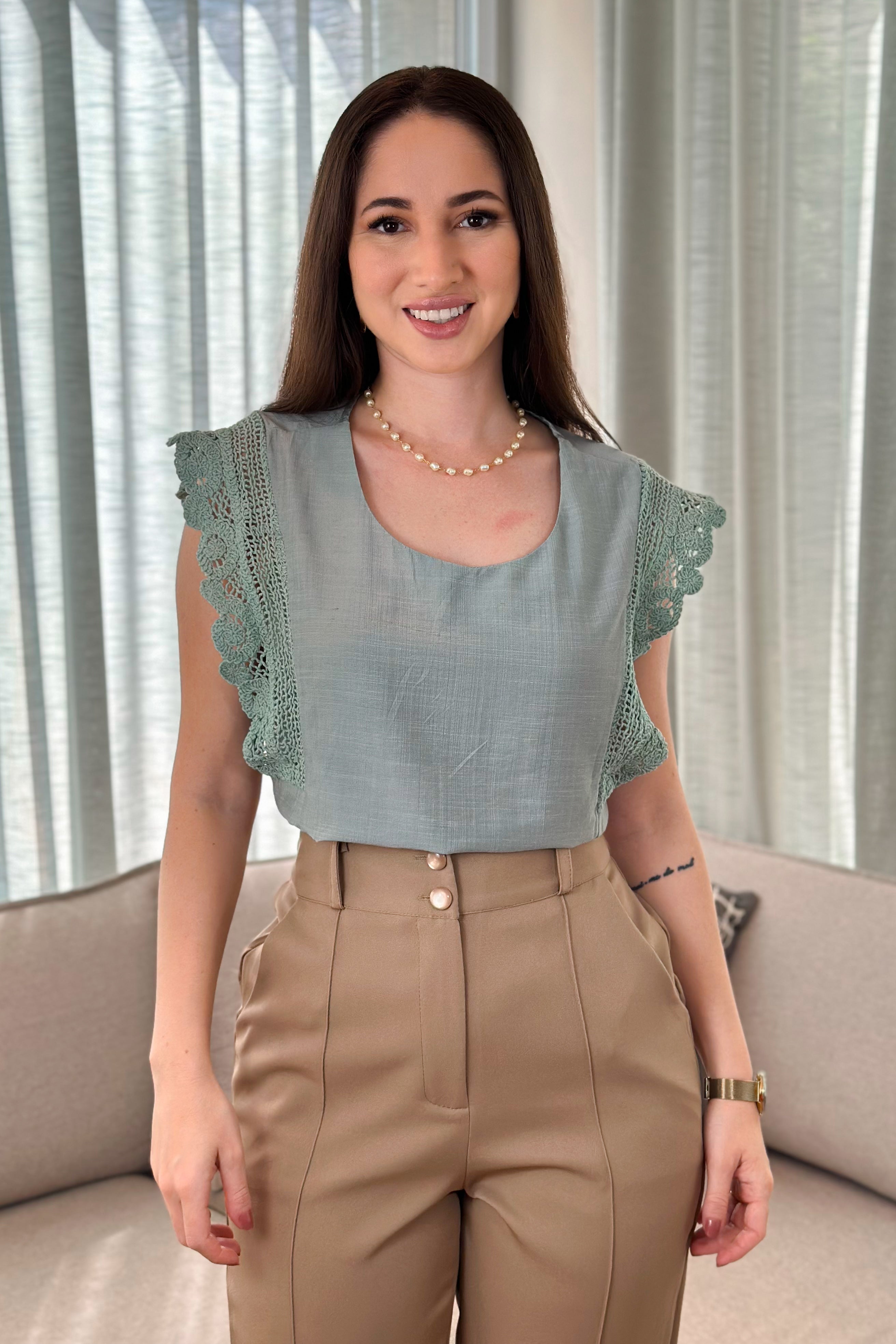 Blusa Max Cropedd Visco Natural Detalhe Manga Bordada Regina Verde