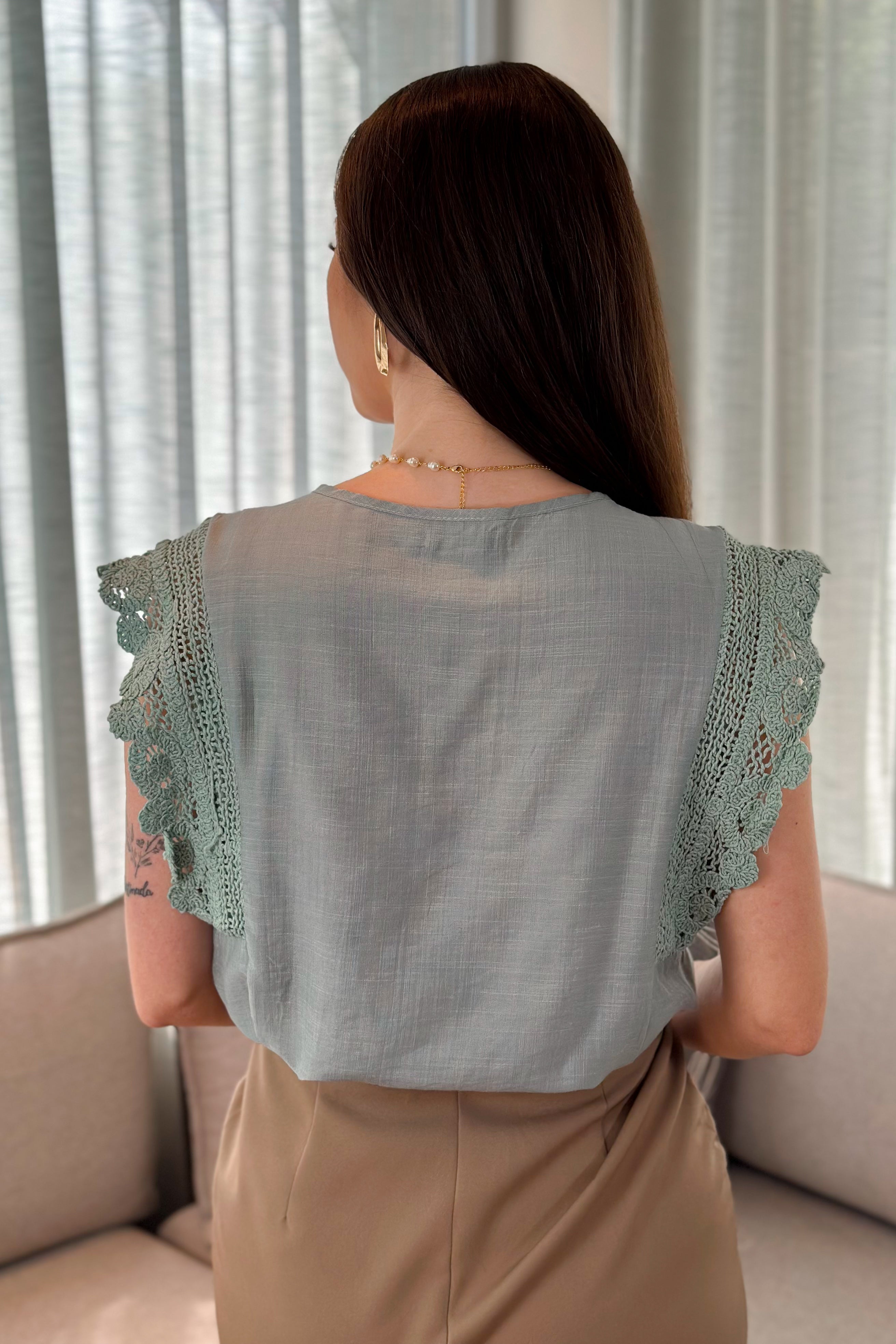 Blusa Max Cropedd Visco Natural Detalhe Manga Bordada Regina Verde