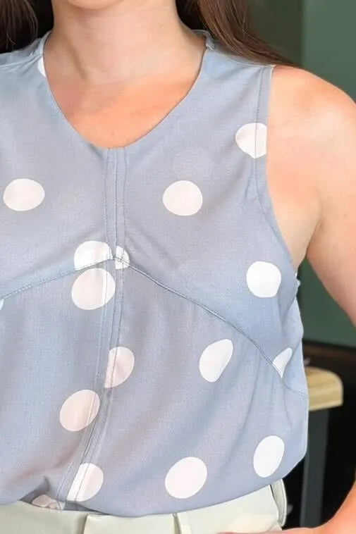 Blusa Regata Marcia Cinza Estampada Poá Branca