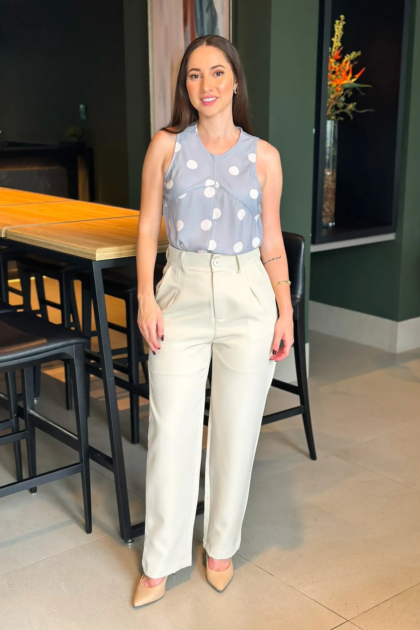 Blusa Regata Marcia Cinza Estampada Poá Branca