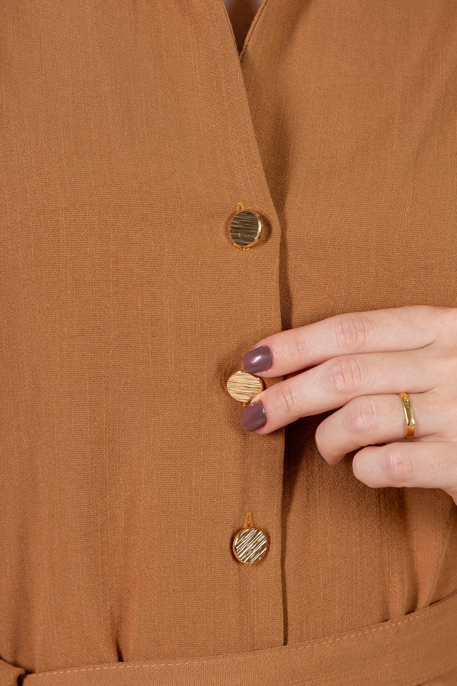 Macacão Pantalona Com Gola Detalhe Botões Visco Mix Raquel Marrom