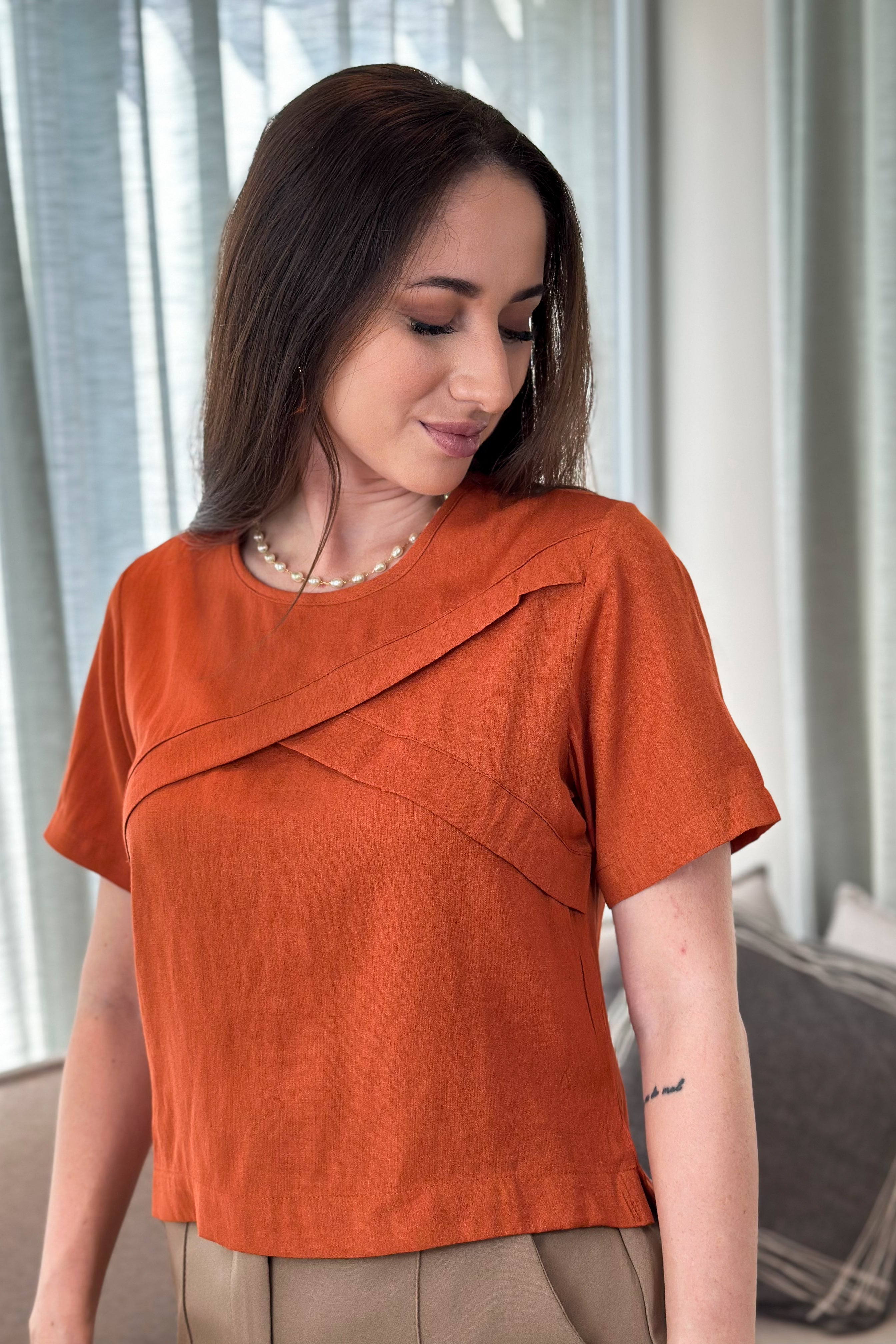 Blusa Manga Curta Detalhe Assimétrico Catarina Cobre