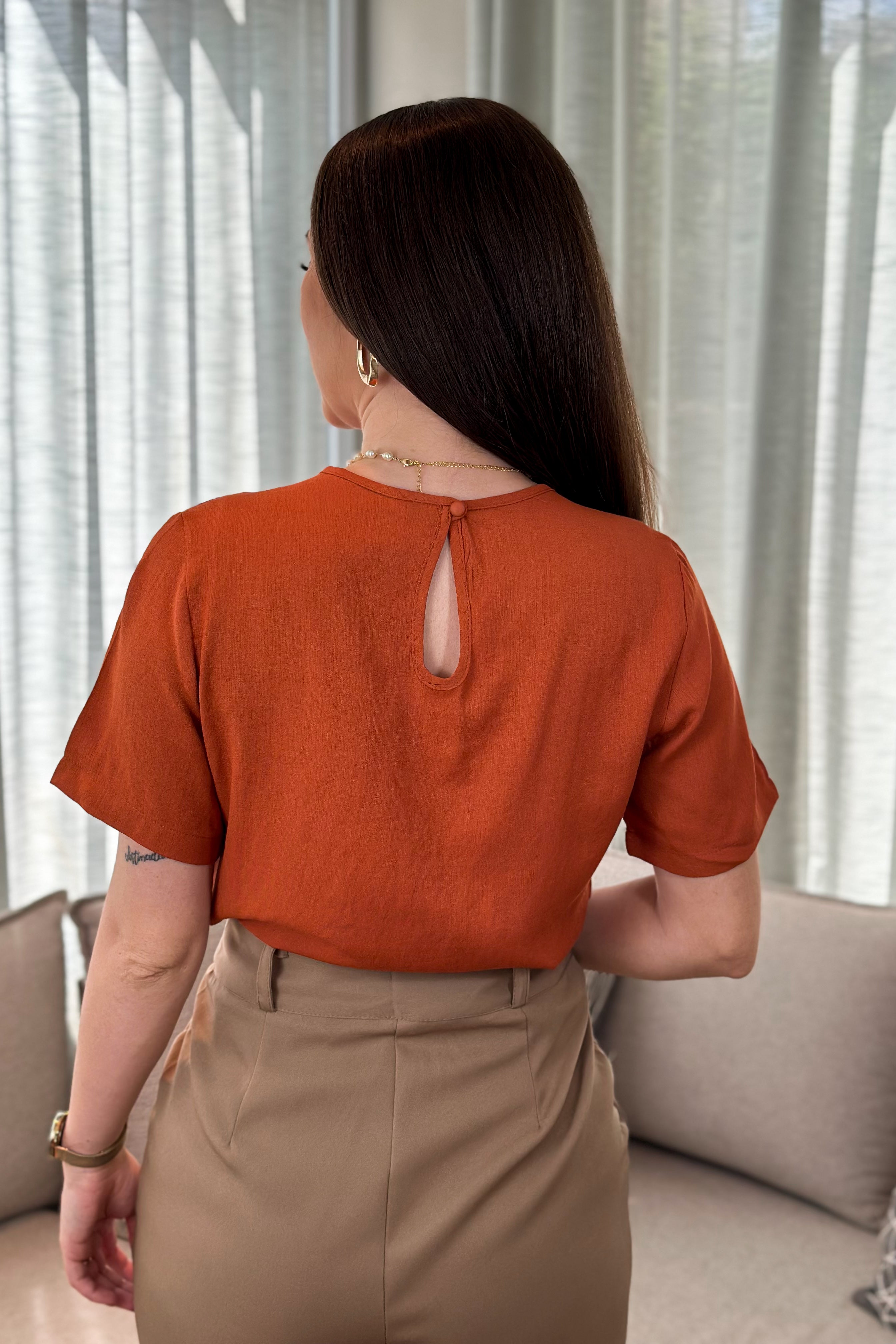 Blusa Manga Curta Detalhe Assimétrico Catarina Cobre