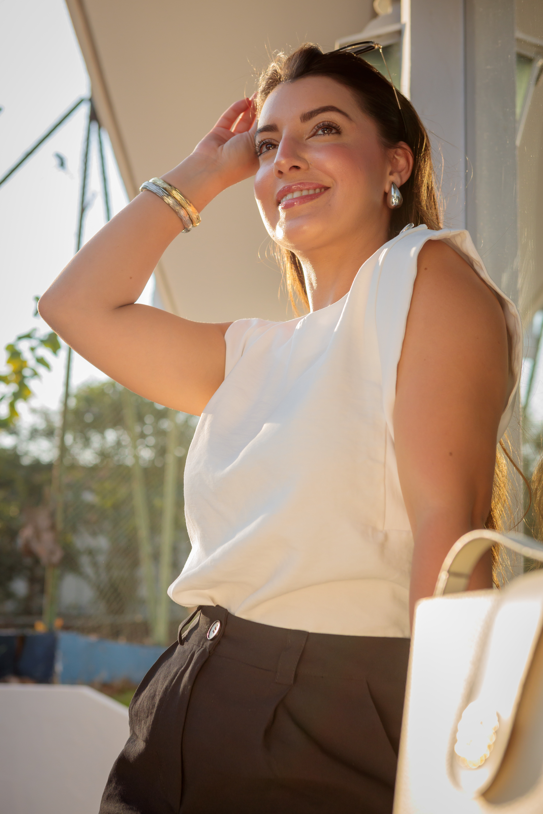 Blusa Regata Detalhe Botão Ombro Miriam Branca