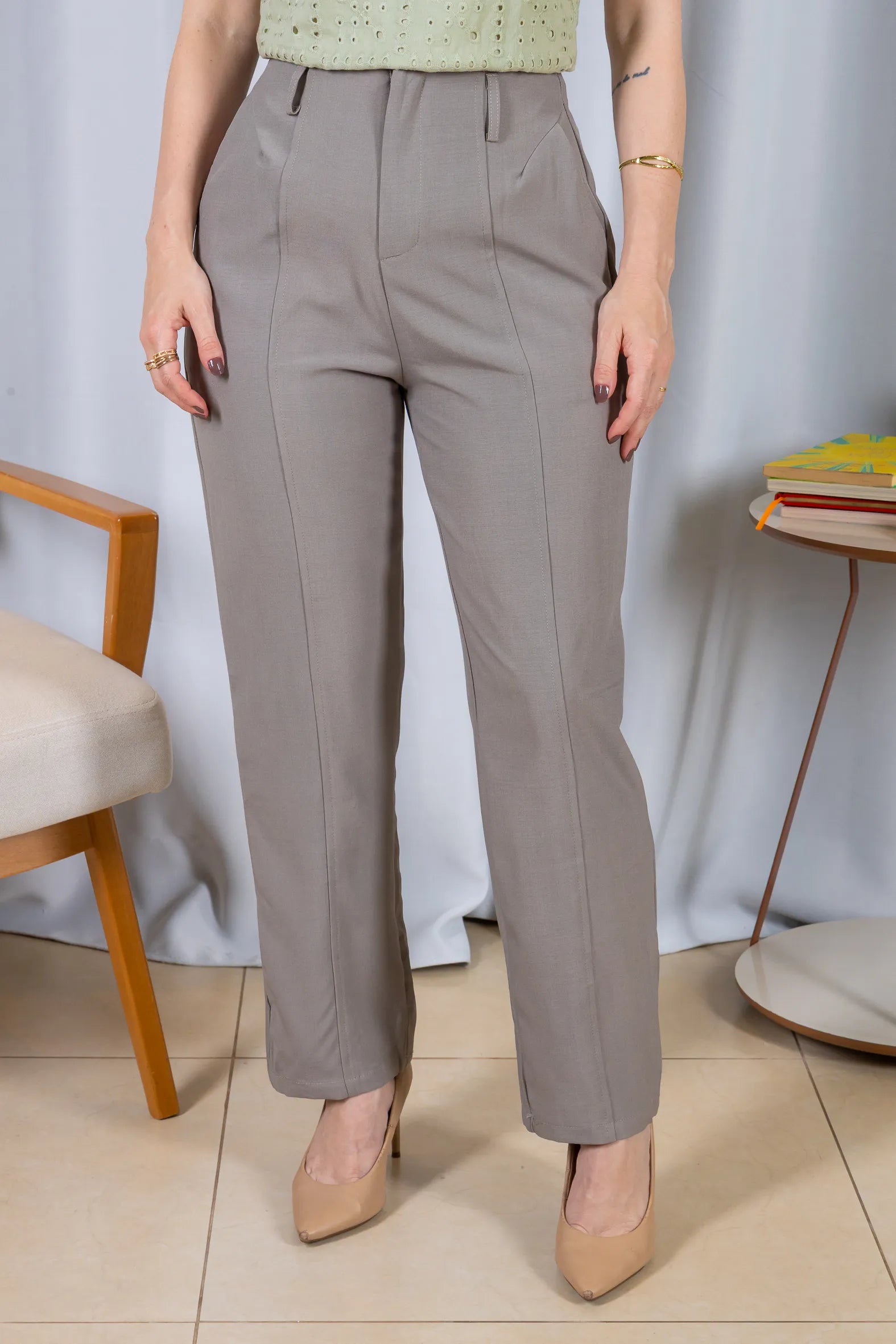 Calça Alfaiataria Corte Reto Friso e Cós Infinito Bianca Cinza