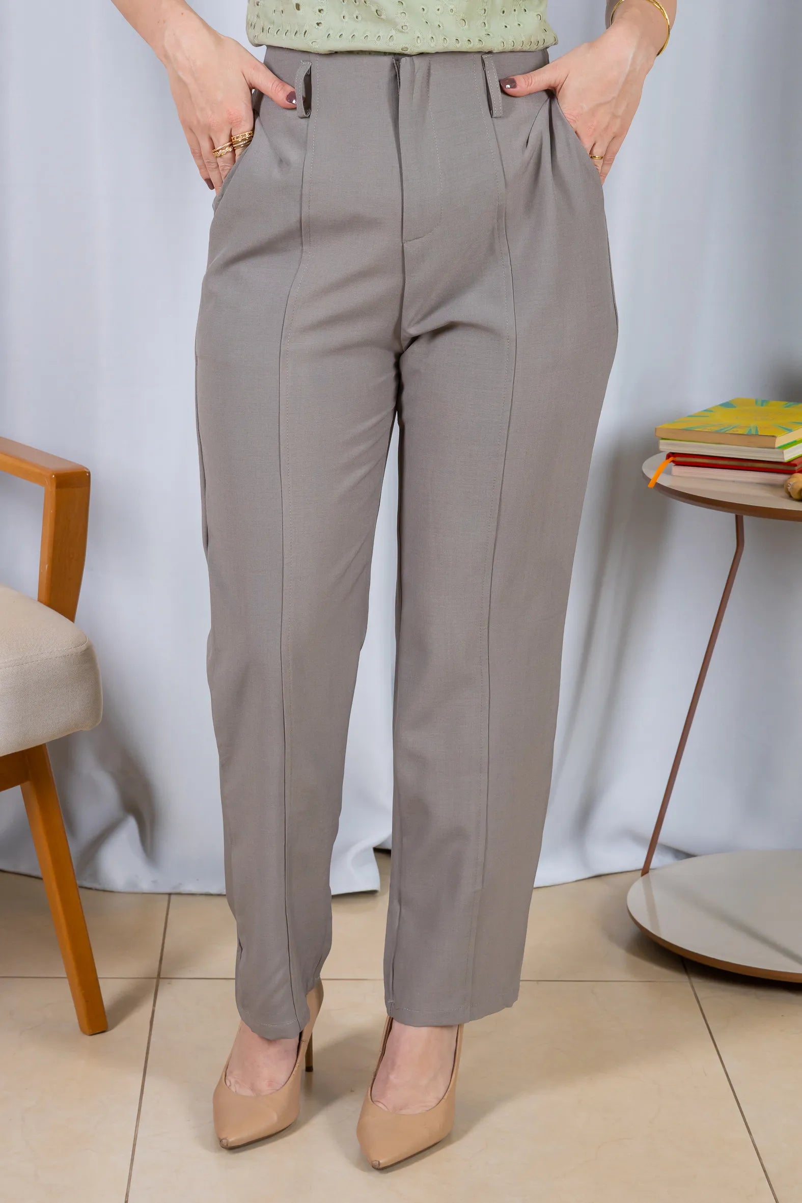 Calça Alfaiataria Corte Reto Friso e Cós Infinito Bianca Cinza