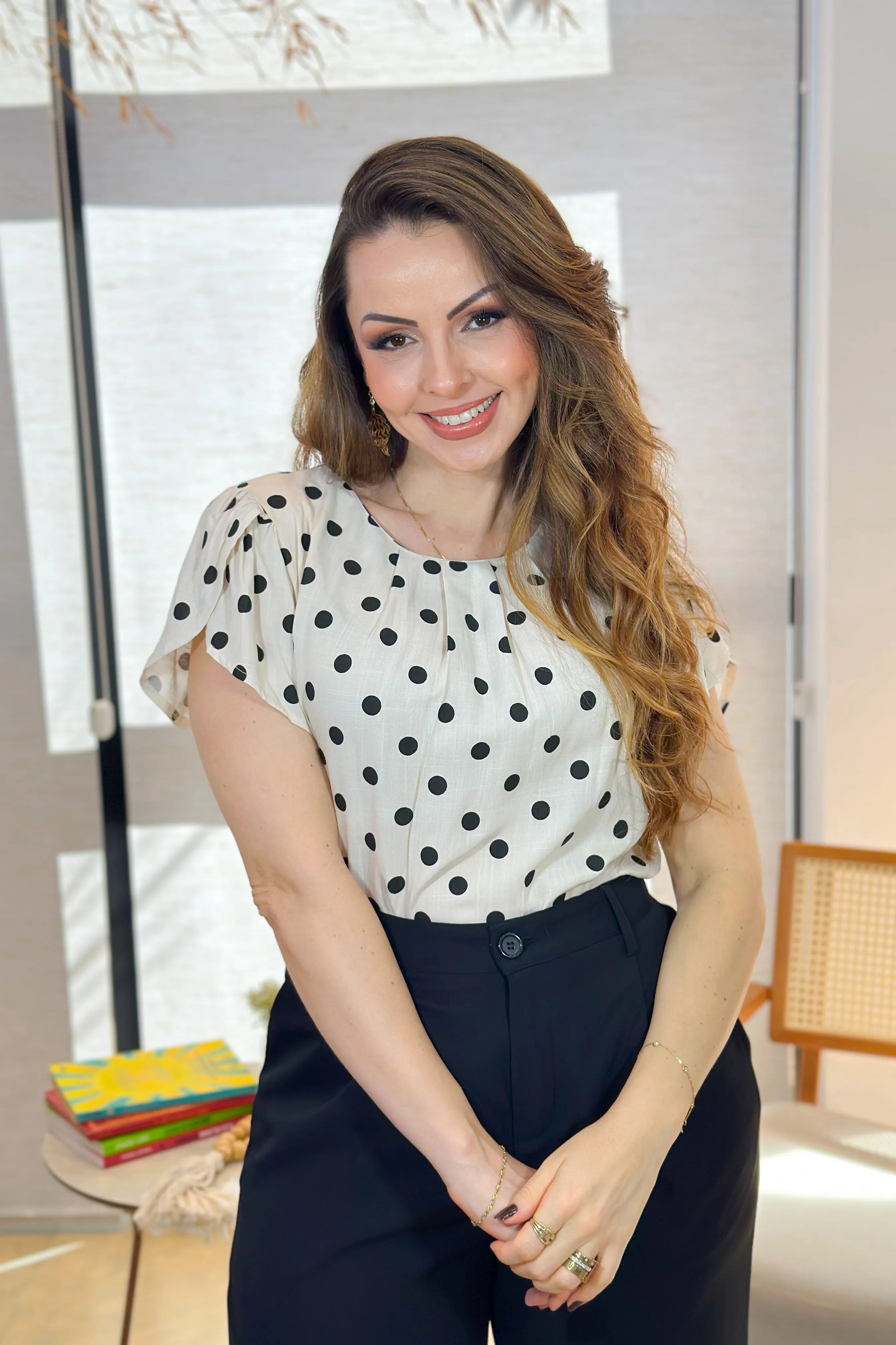 Blusa Manga Curta Visco Transpassada Bela Estampada Poá Preta
