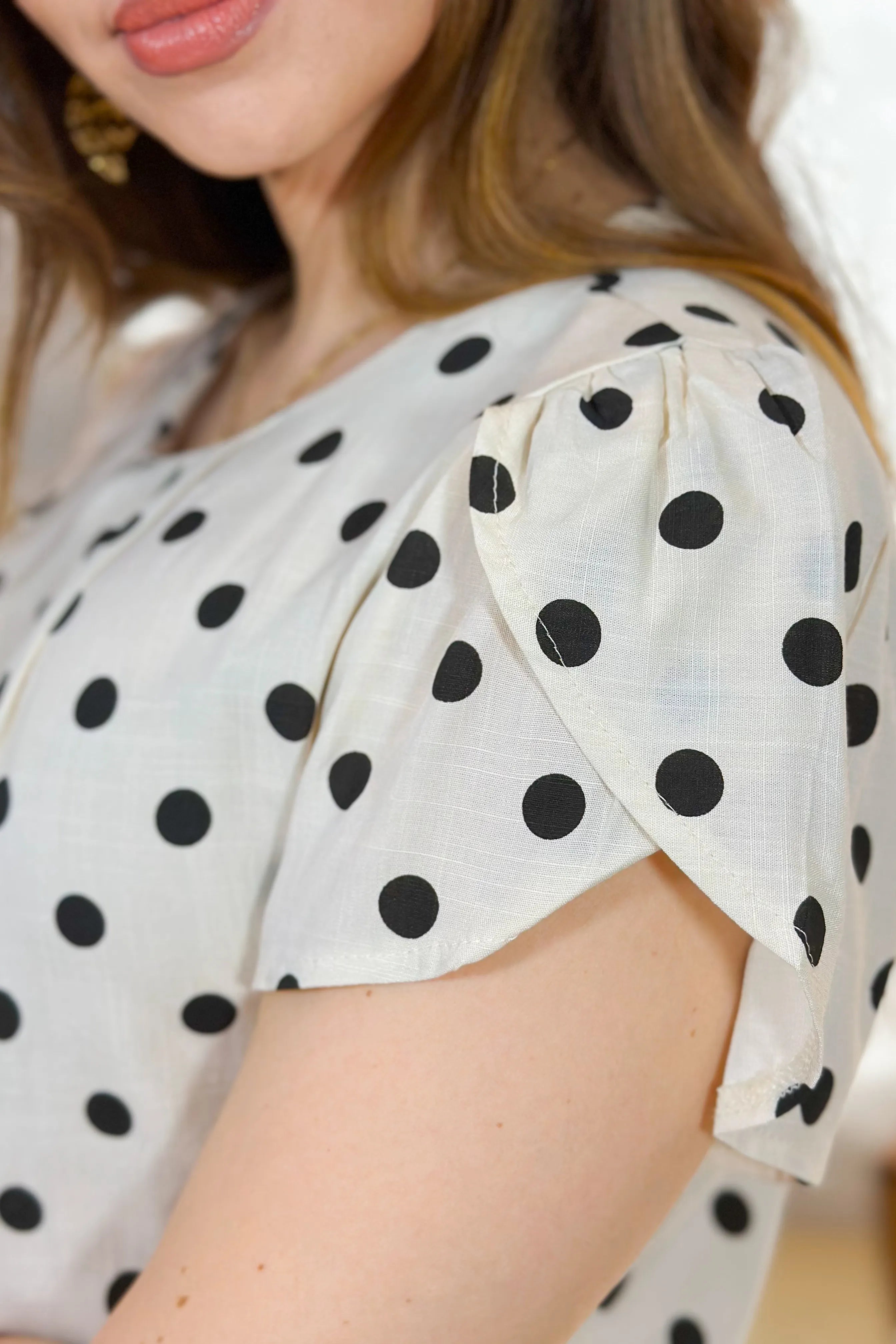Blusa Manga Curta Visco Transpassada Bela Estampada Poá Preta