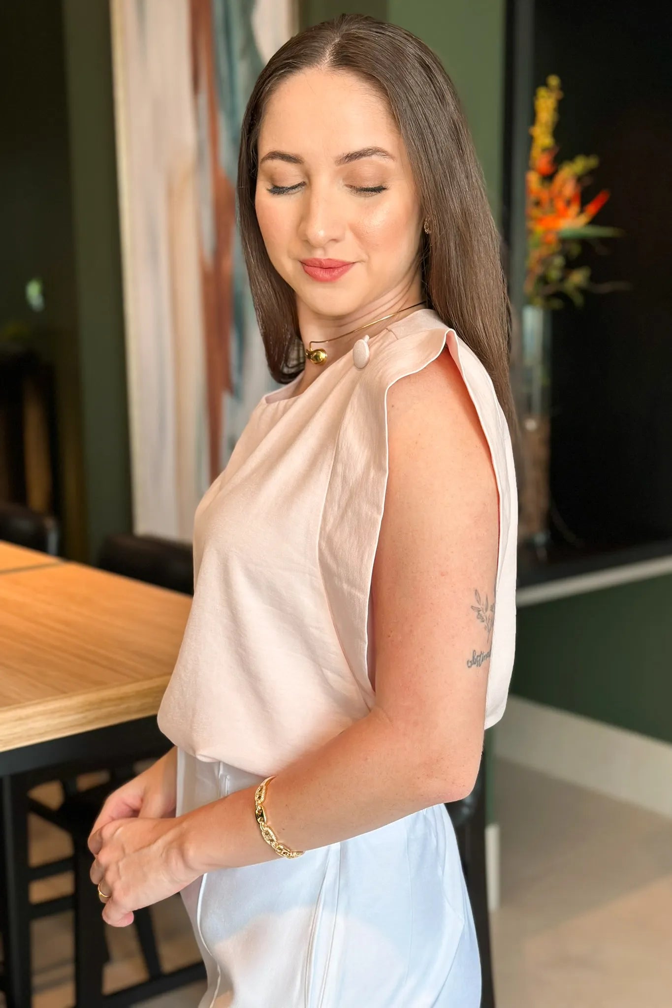 Blusa Regata Detalhe Botão Ombro Miriam Rosa Claro