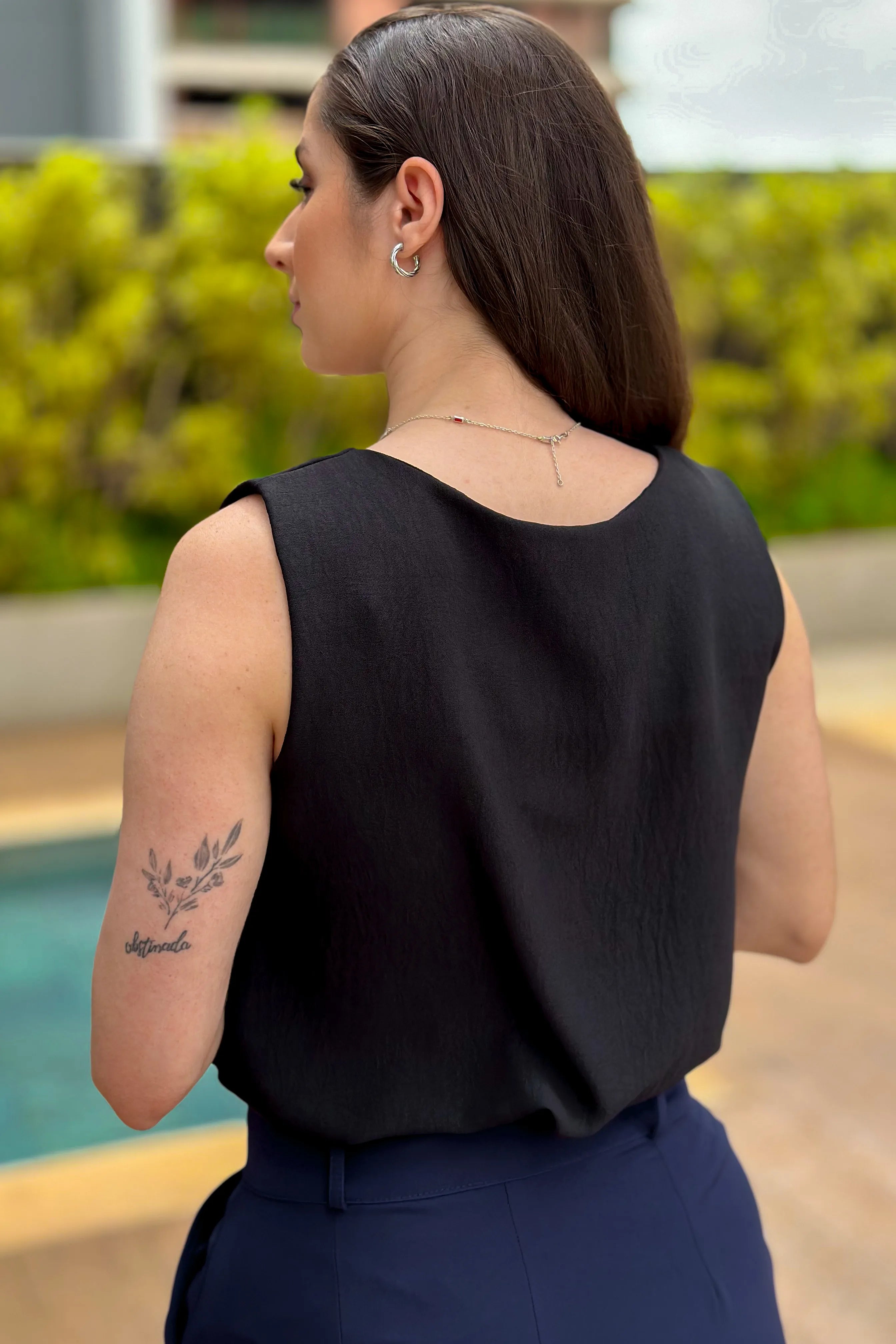 Blusa Textura Regata Lisa Clássica Maiara Preta