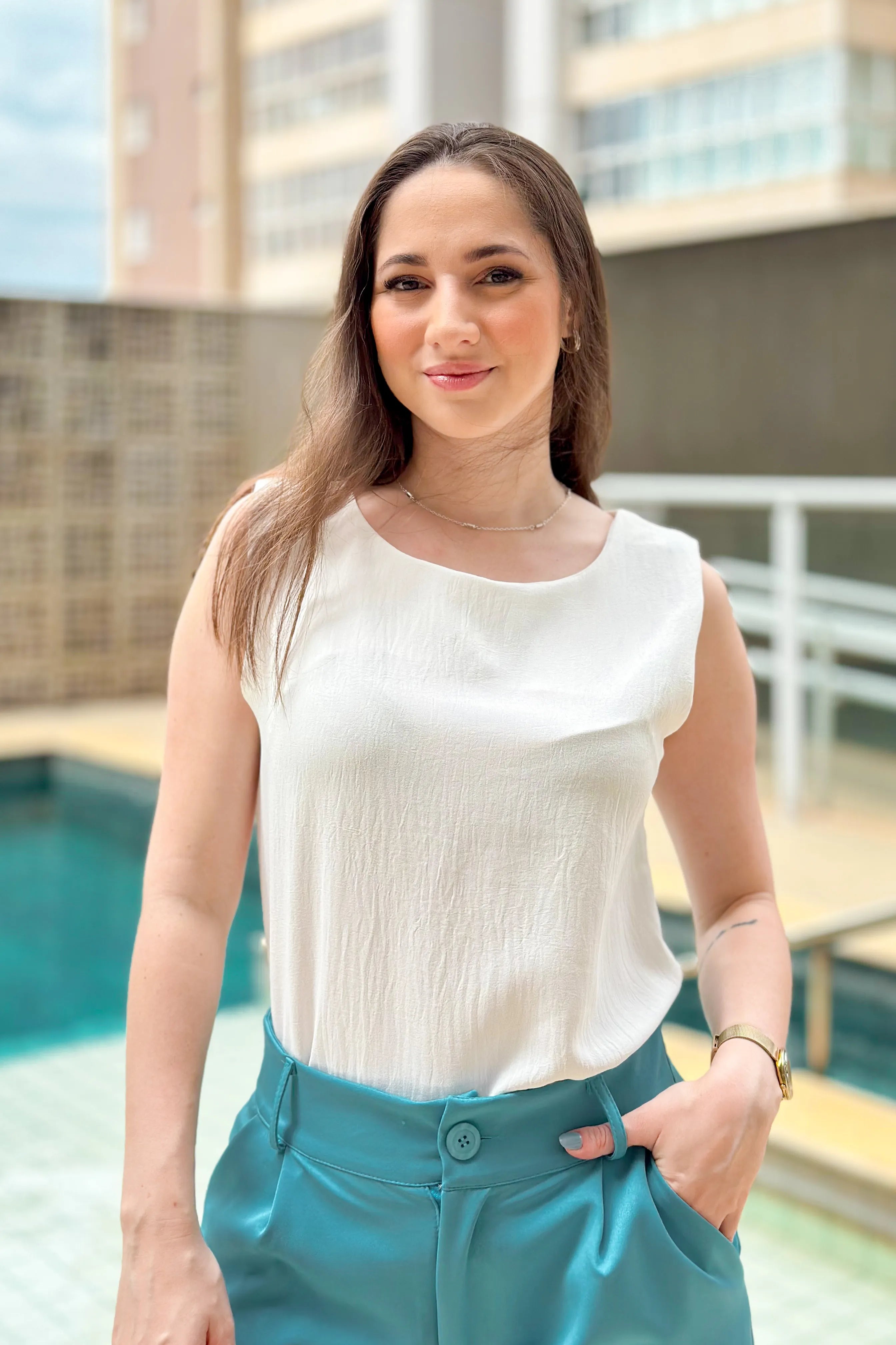 Blusa Textura Regata Lisa Clássica Maiara Branca