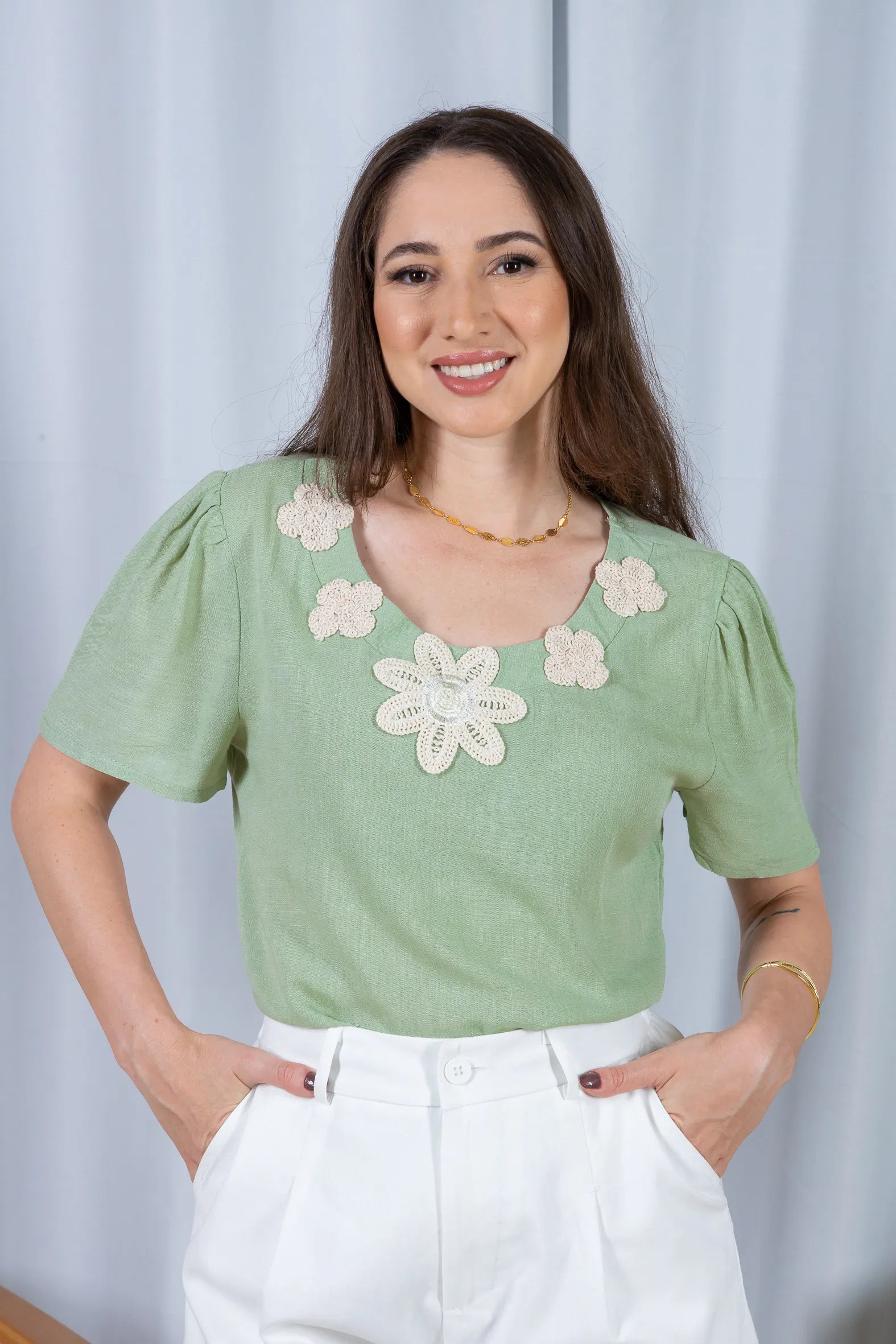 Blusa Manga Curta Colo Bordado Flores Visco Linho Elaine Verde