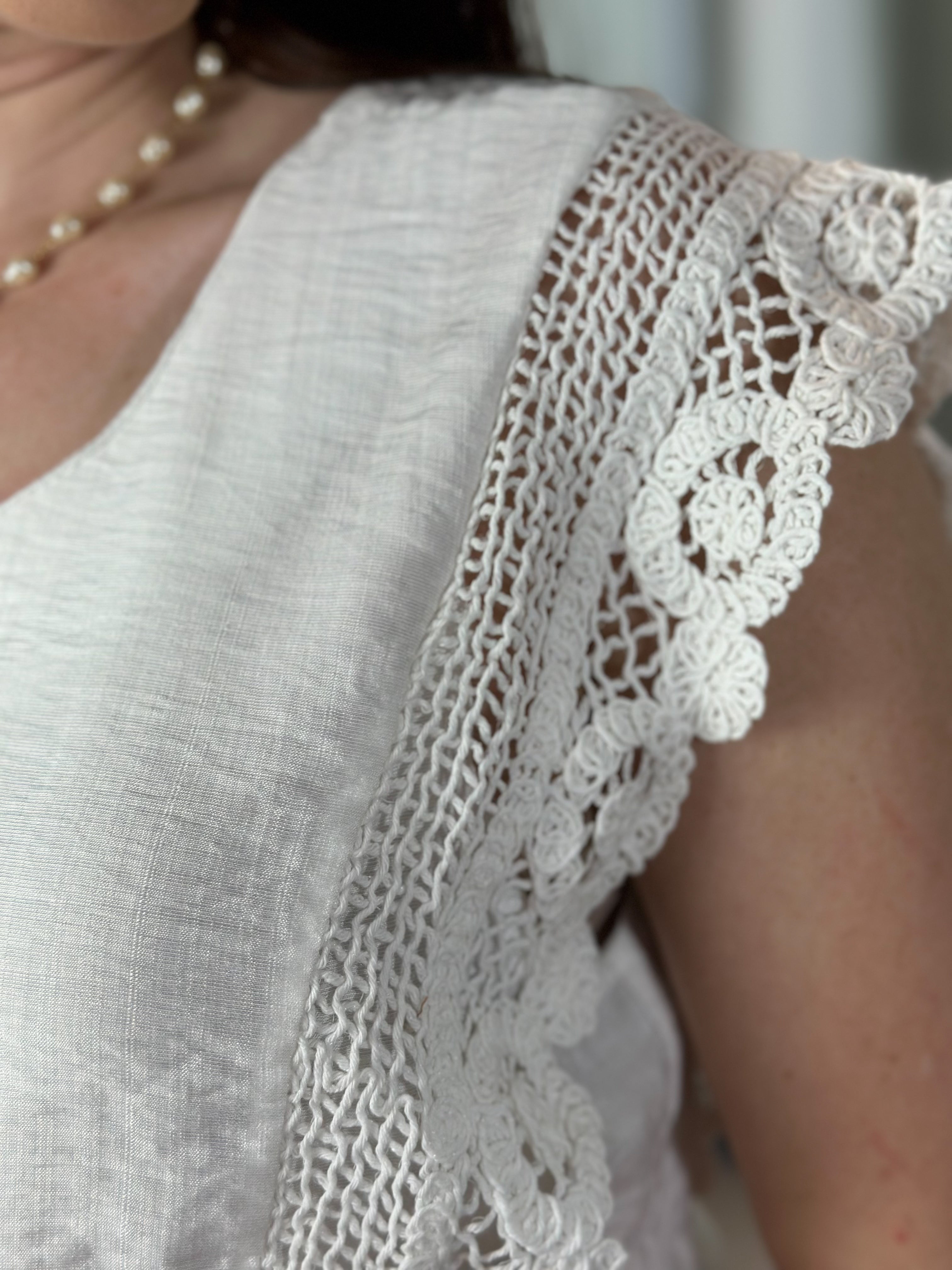 Blusa Max Cropedd Visco Natural Detalhe Manga Bordada Regina Branca