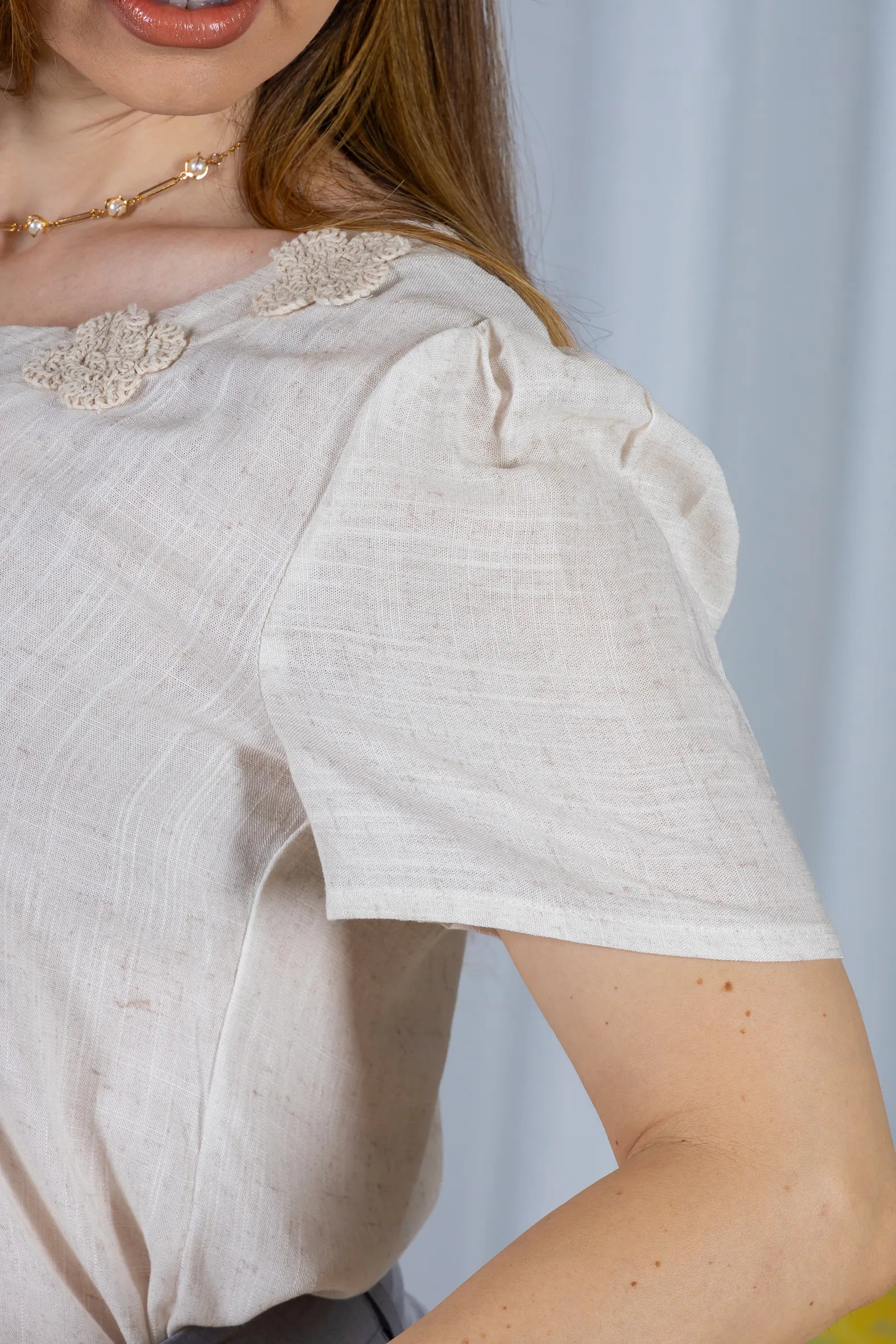 Blusa Manga Curta Colo Bordado Flores Visco Linho Elaine Creme