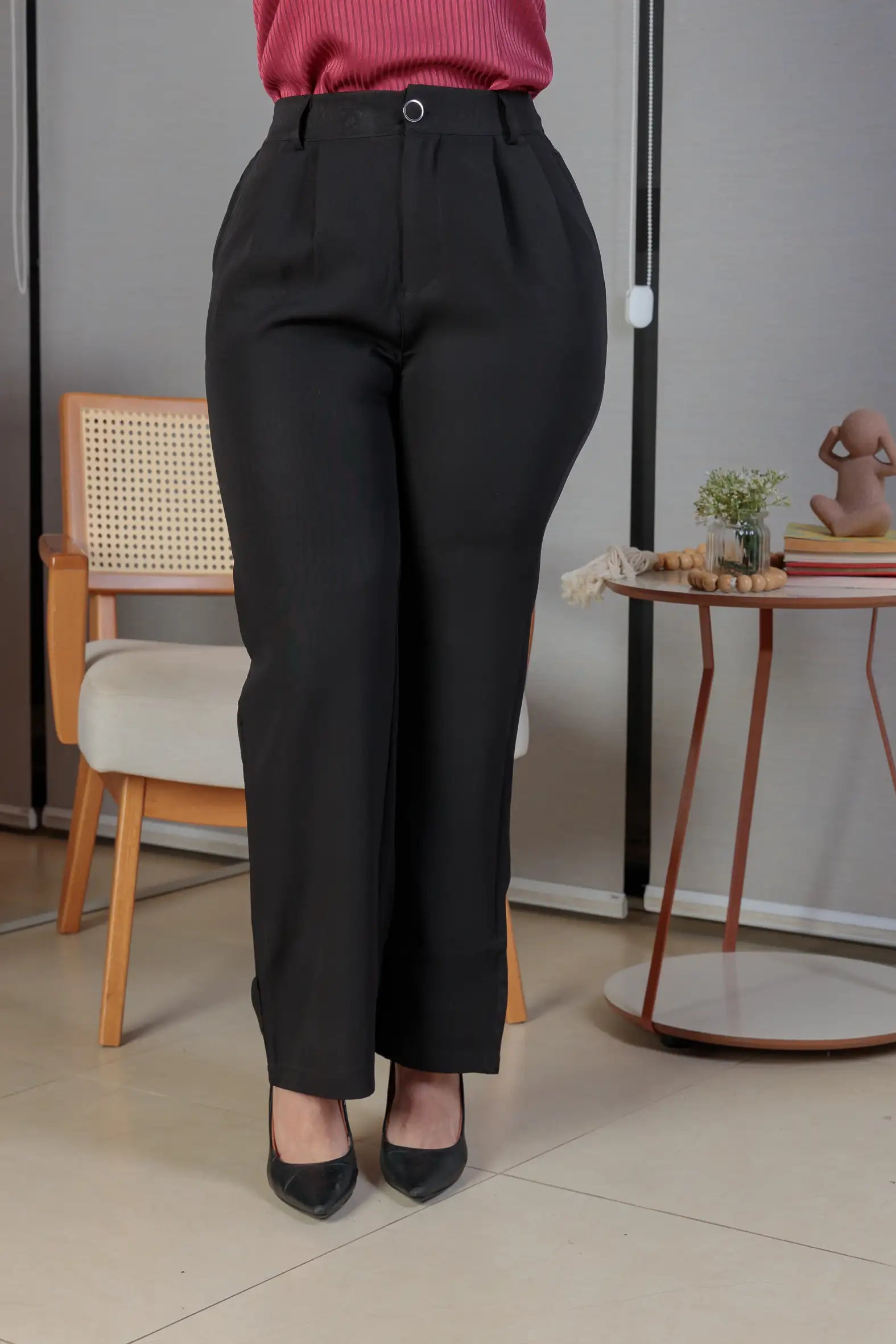 Calça Pantalona Crepe Milano Detalhe Botão Encapado Elena Preta
